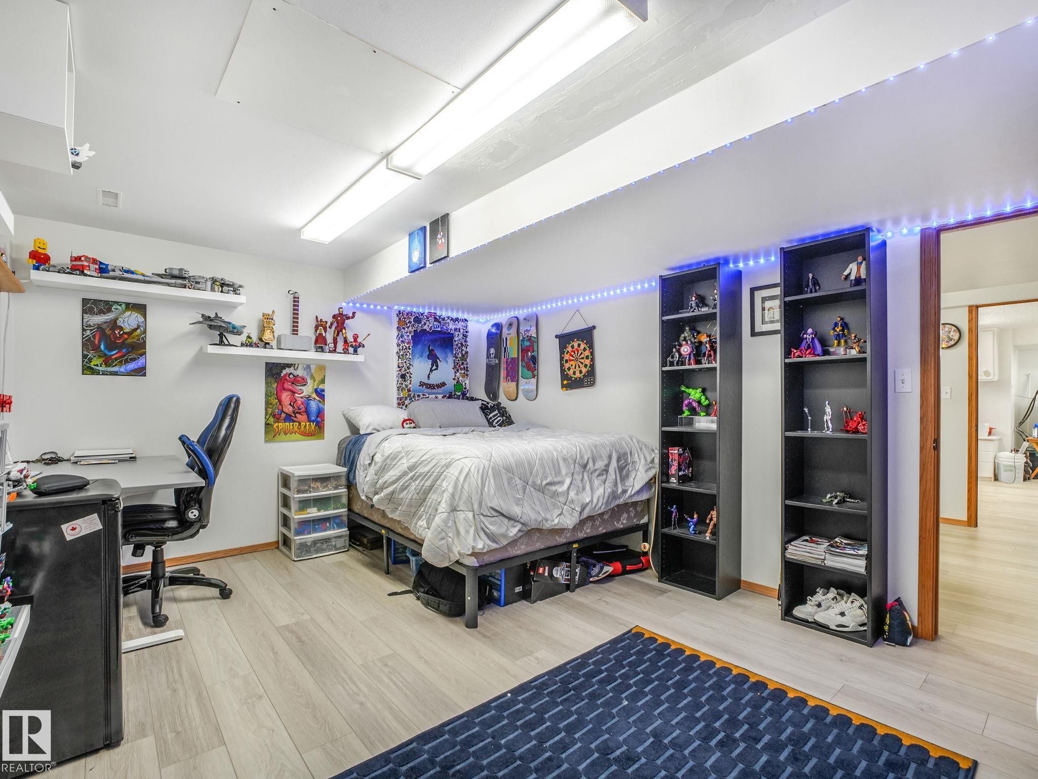 2824 37 Street Nw, Edmonton, AB - Indoor