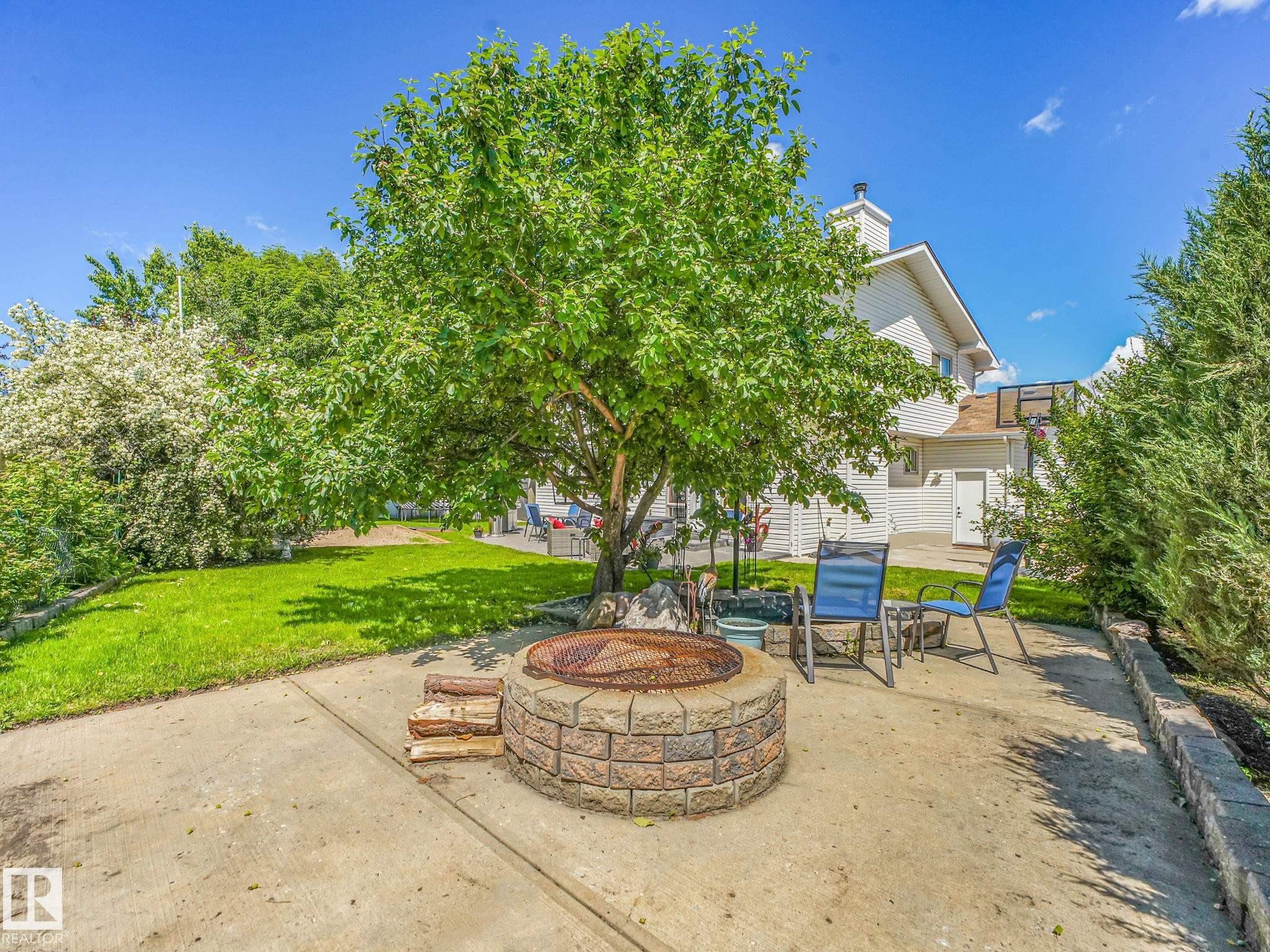 2824 37 Street Nw, Edmonton, AB - Outdoor
