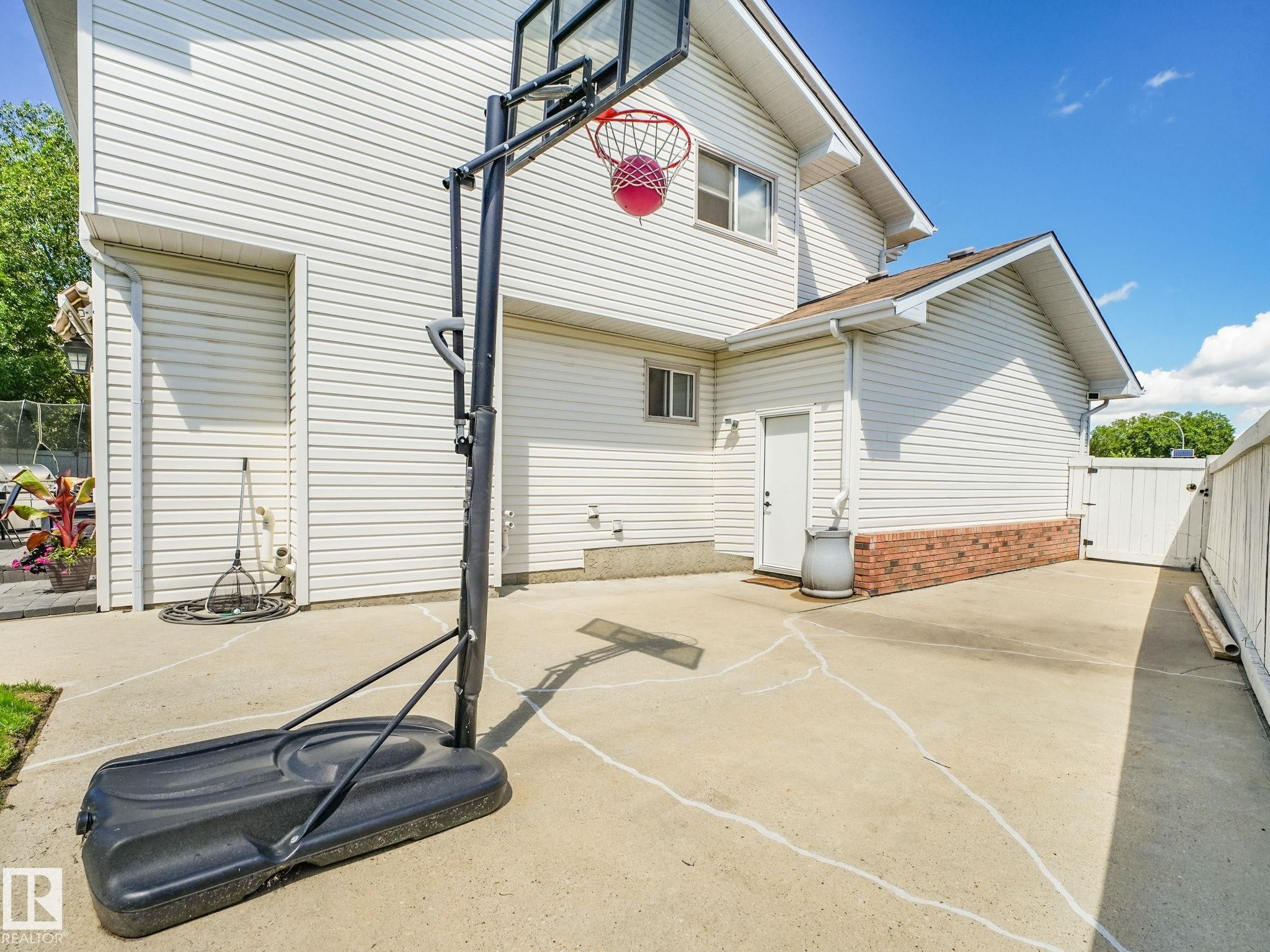 2824 37 Street Nw, Edmonton, AB - Outdoor With Exterior