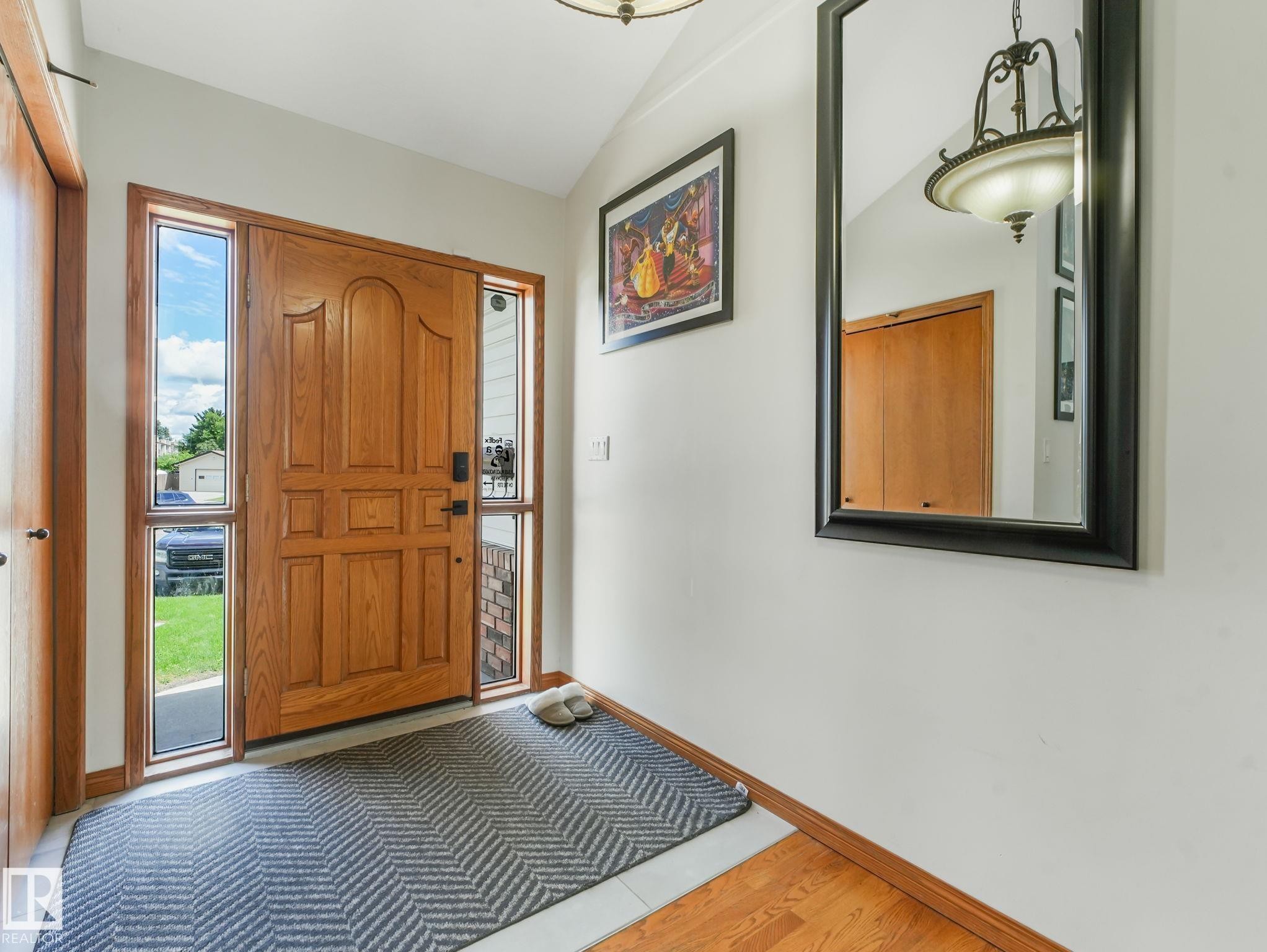 2824 37 Street Nw, Edmonton, AB - Indoor Photo Showing Other Room