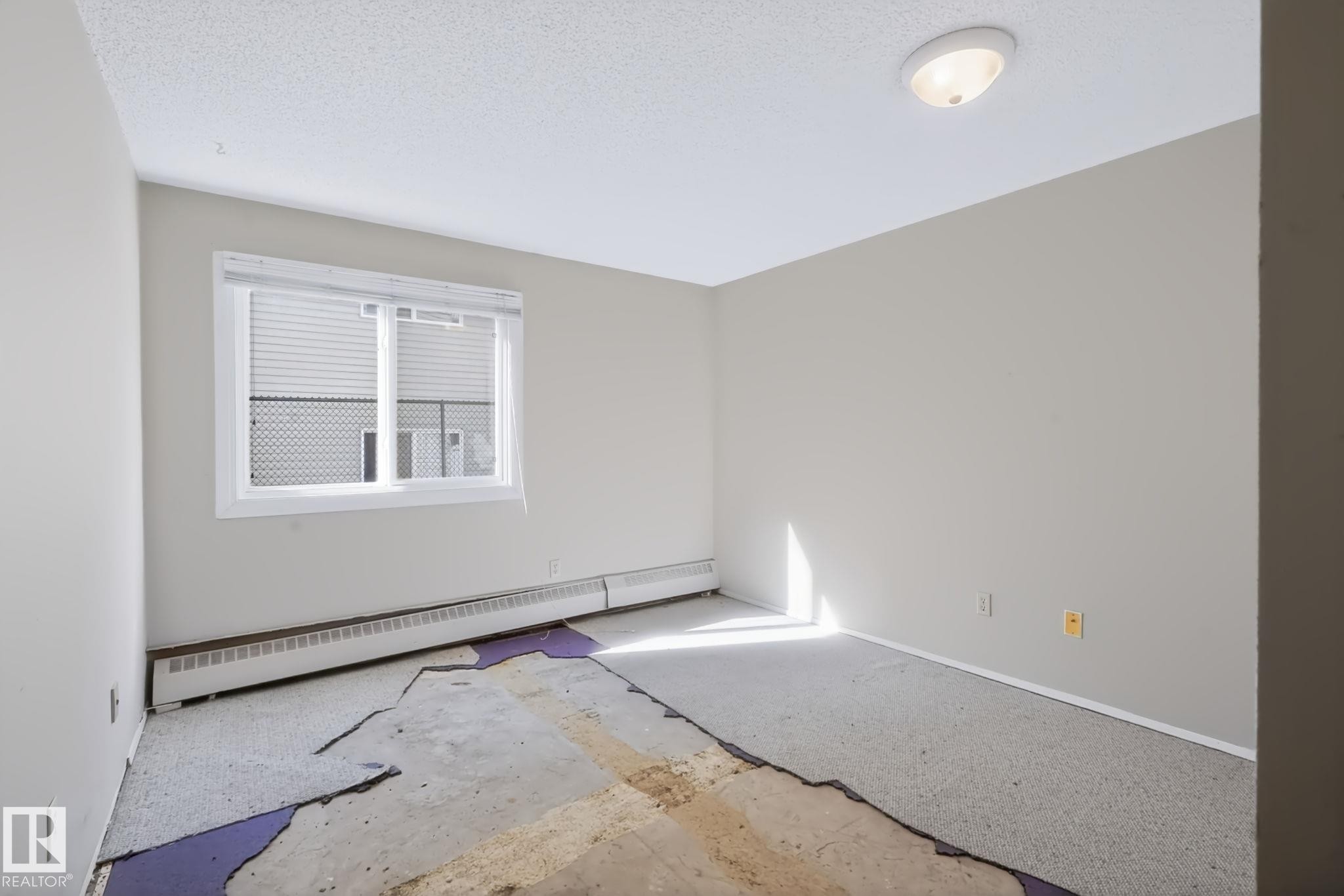 #101 10842 107 St Nw, Edmonton, AB - Indoor Photo Showing Other Room