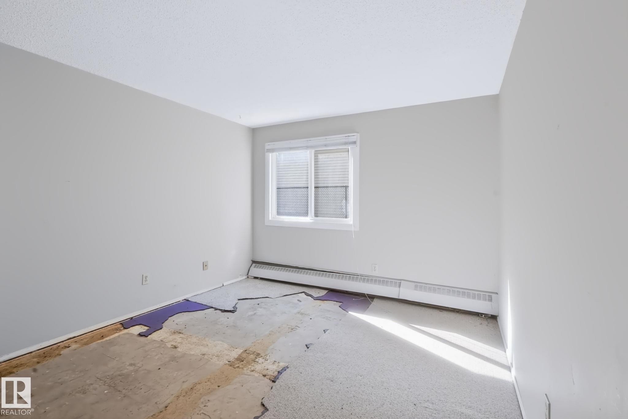 #101 10842 107 St Nw, Edmonton, AB - Indoor Photo Showing Other Room