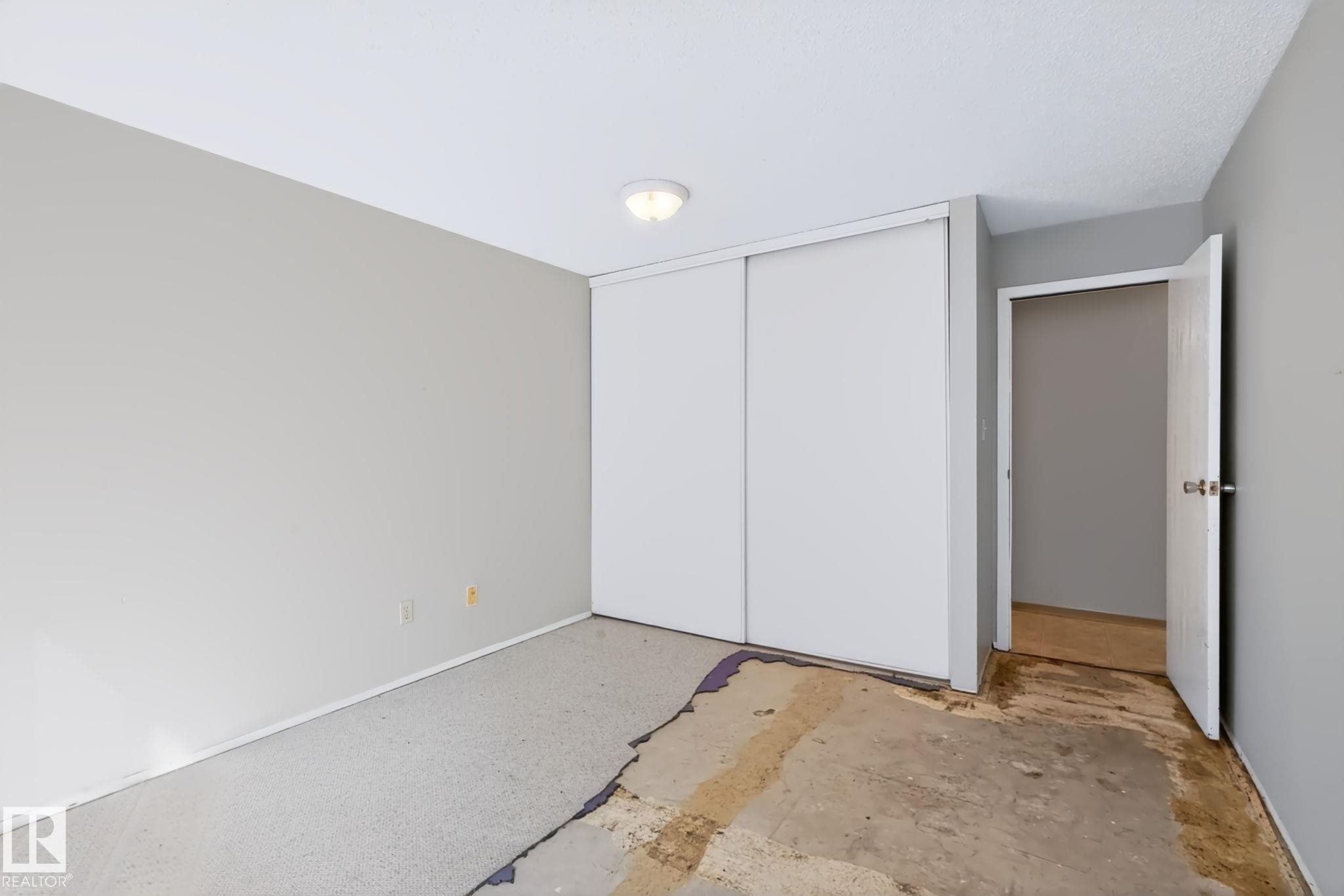 #101 10842 107 St Nw, Edmonton, AB - Indoor Photo Showing Other Room