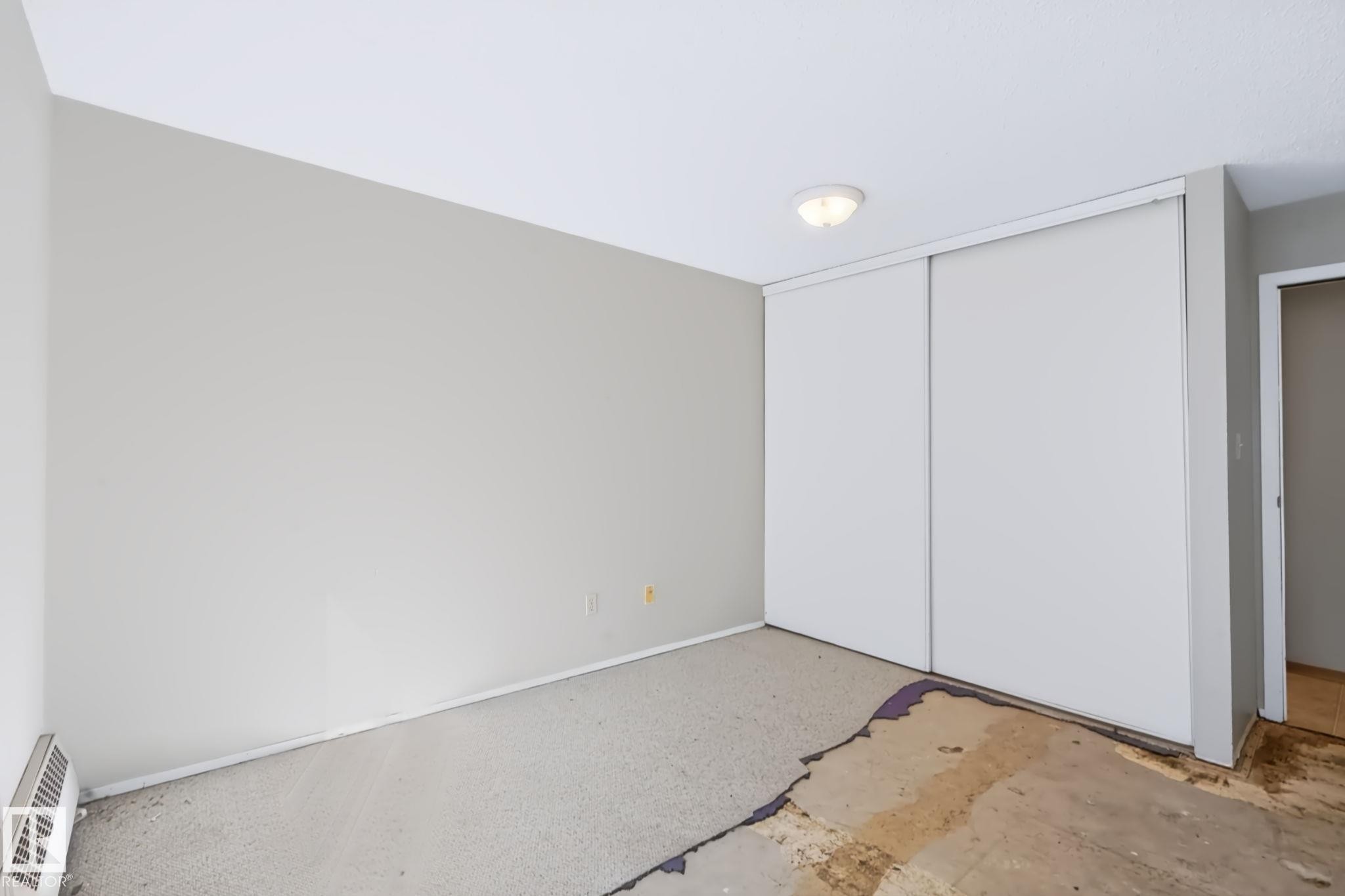 #101 10842 107 St Nw, Edmonton, AB - Indoor Photo Showing Other Room