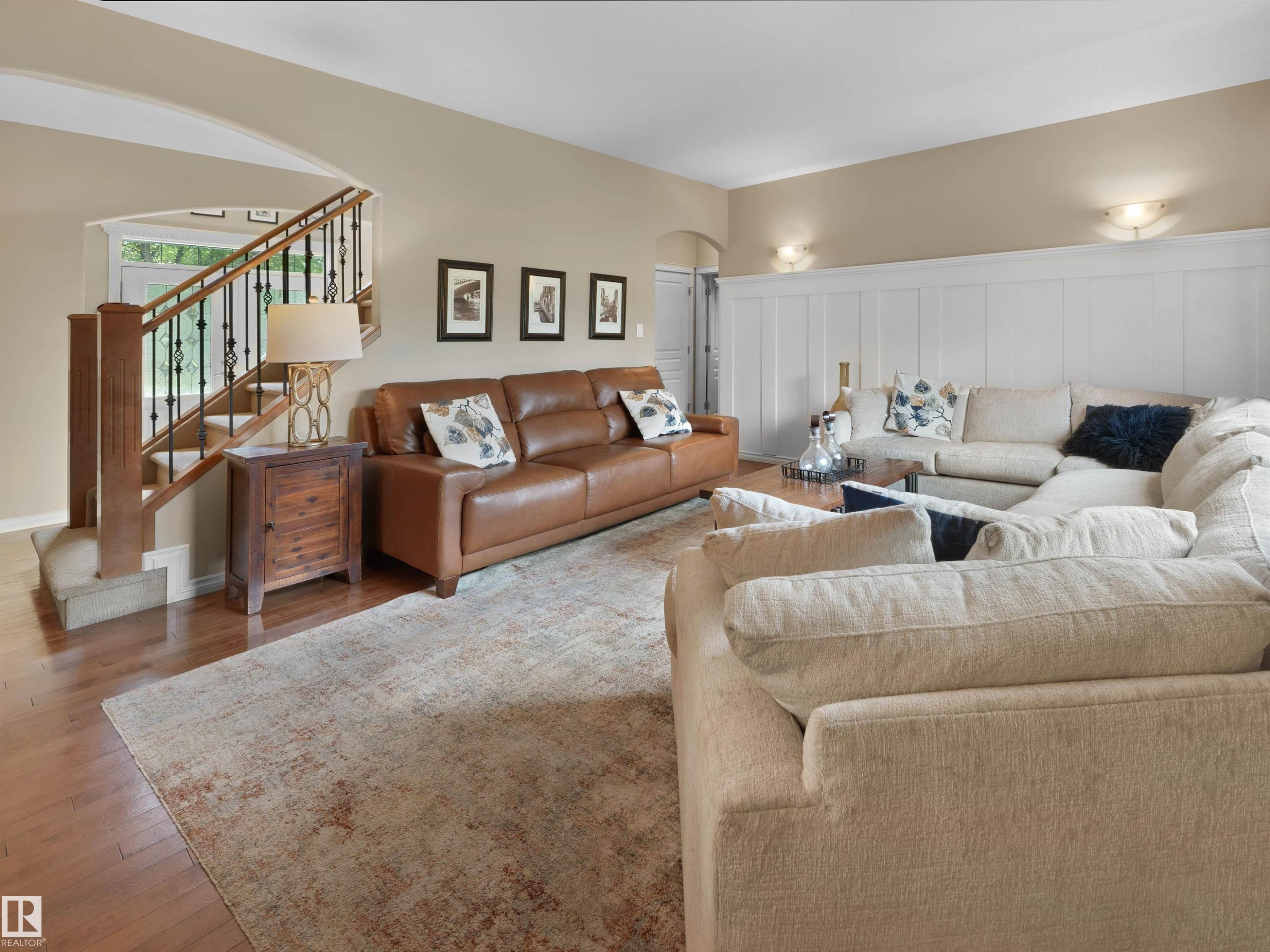 202 Saskatchewan Drive Nw, Edmonton, AB - Indoor Photo Showing Living Room
