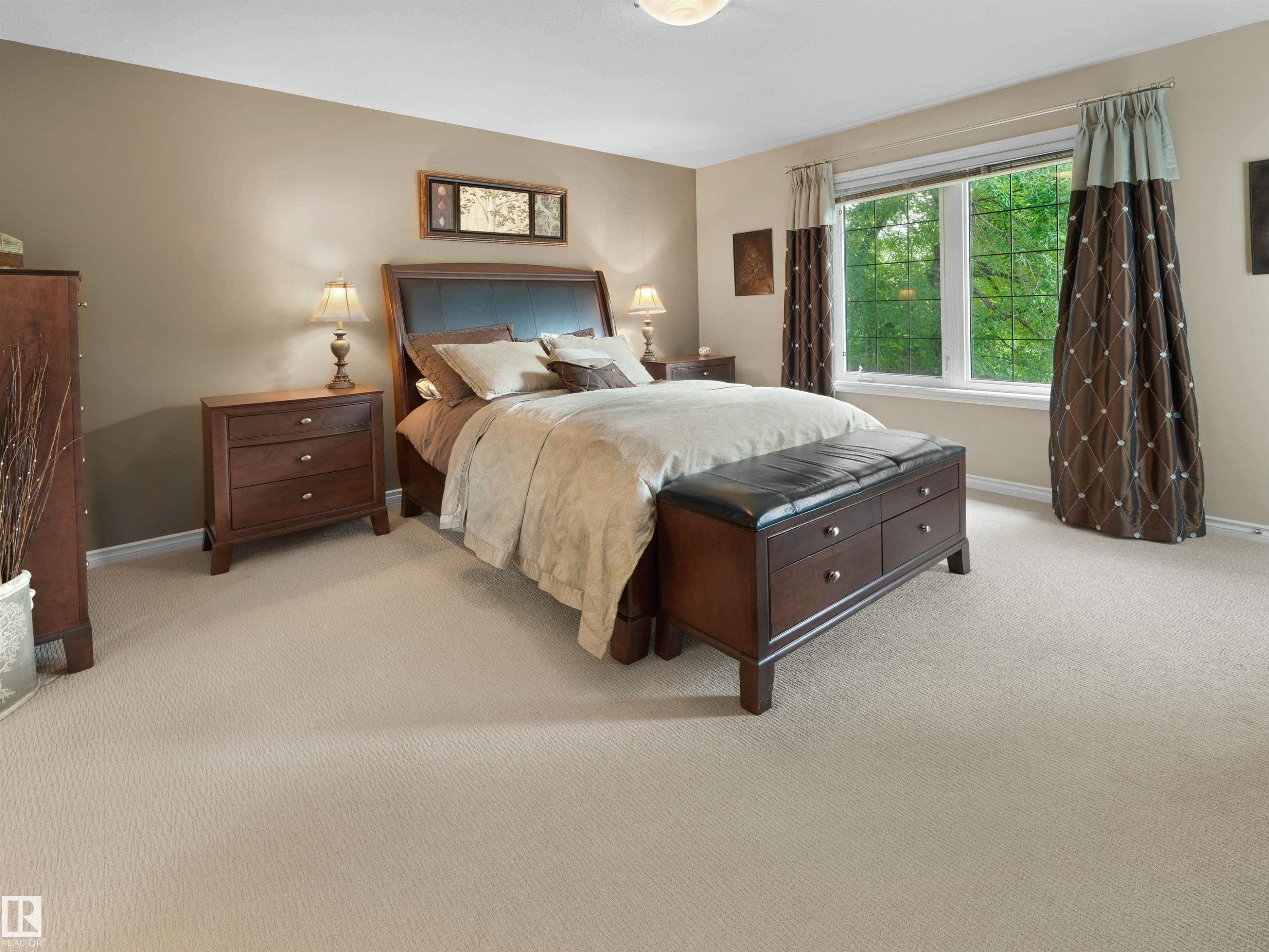 202 Saskatchewan Drive Nw, Edmonton, AB - Indoor Photo Showing Bedroom