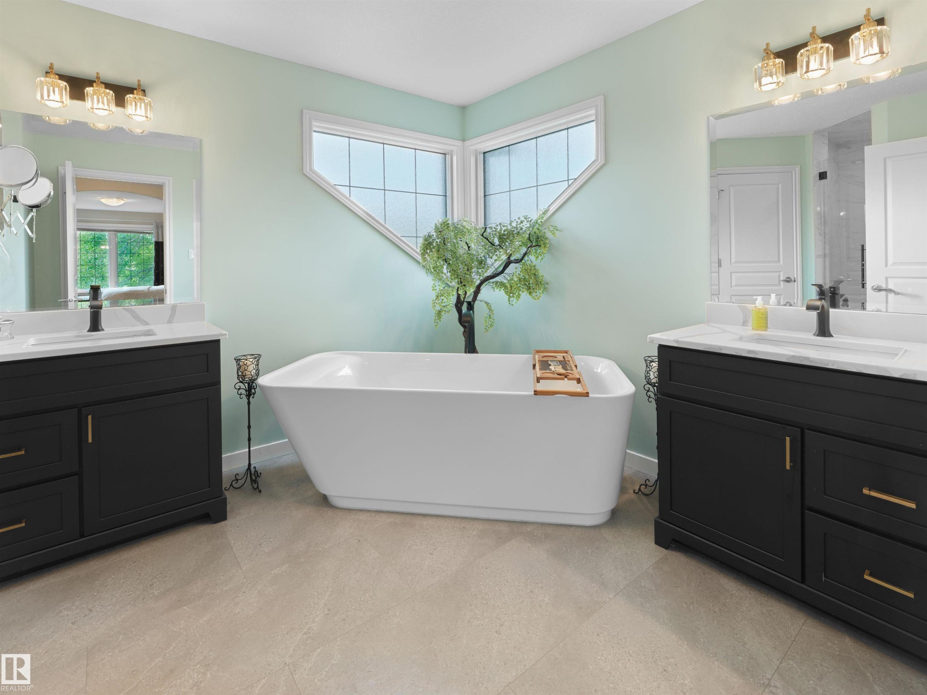 202 Saskatchewan Drive Nw, Edmonton, AB - Indoor Photo Showing Bathroom