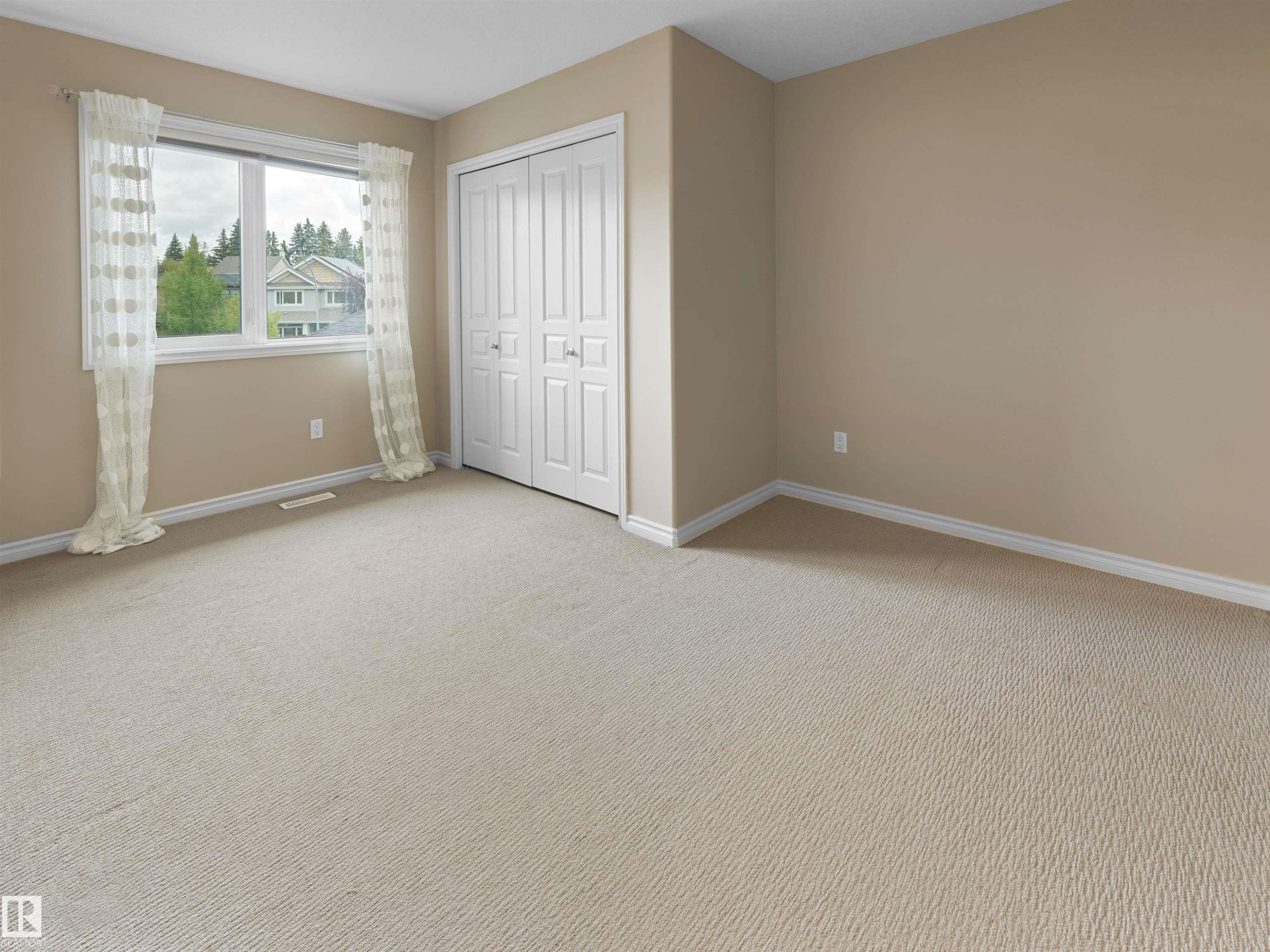 202 Saskatchewan Drive Nw, Edmonton, AB - Indoor Photo Showing Other Room