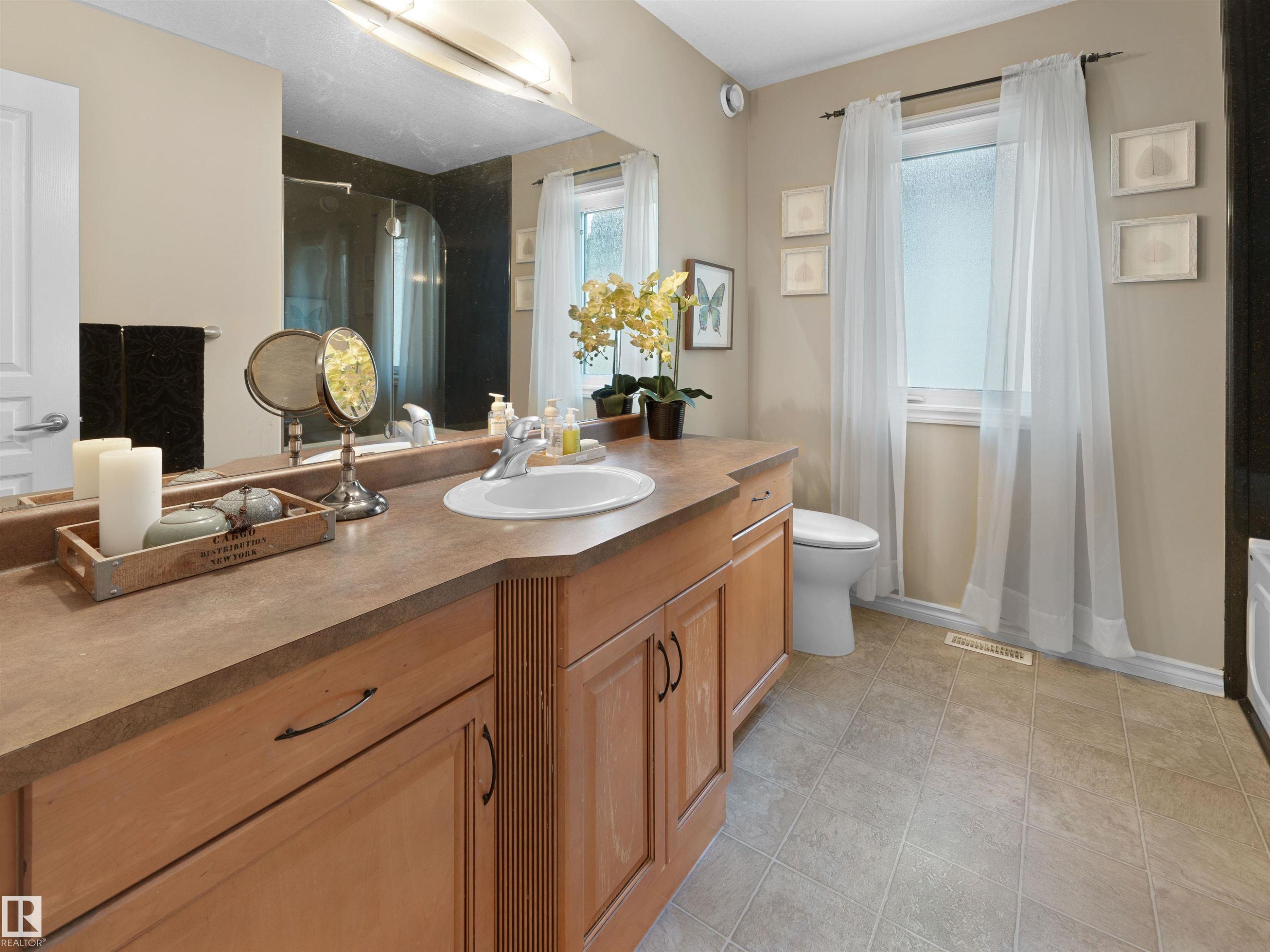 202 Saskatchewan Drive Nw, Edmonton, AB - Indoor Photo Showing Bathroom