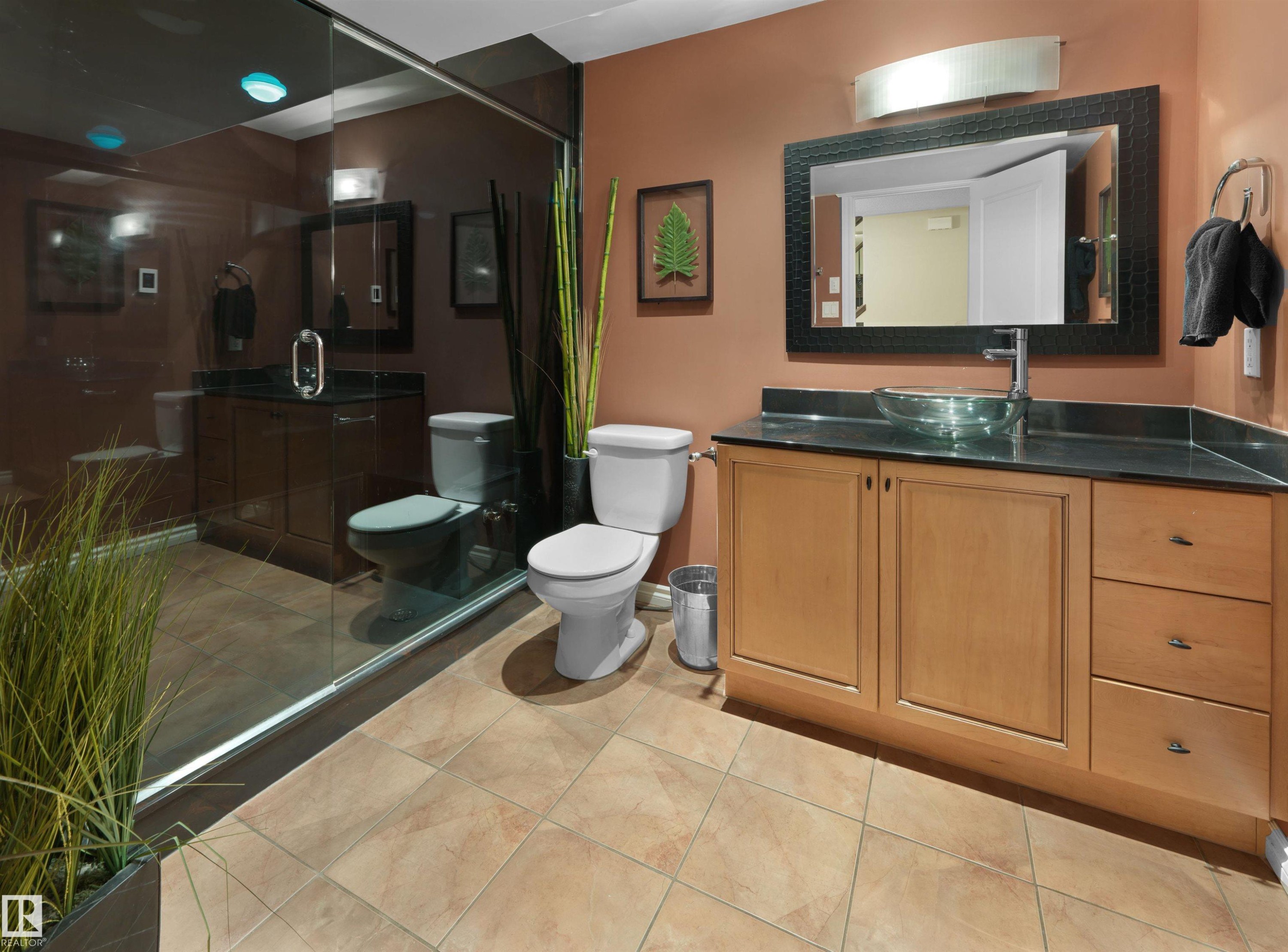 202 Saskatchewan Drive Nw, Edmonton, AB - Indoor Photo Showing Bathroom