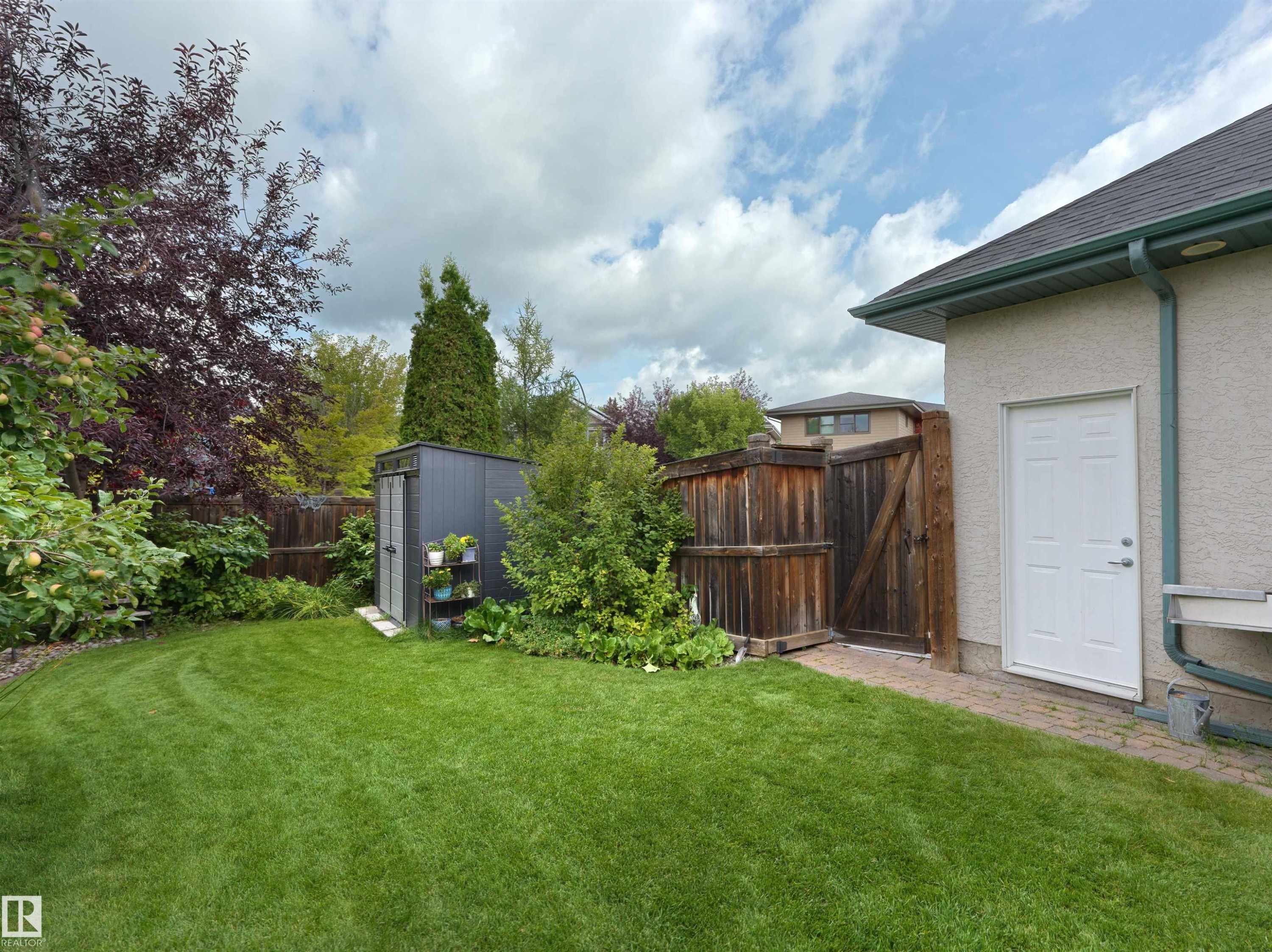 202 Saskatchewan Drive Nw, Edmonton, AB - Outdoor