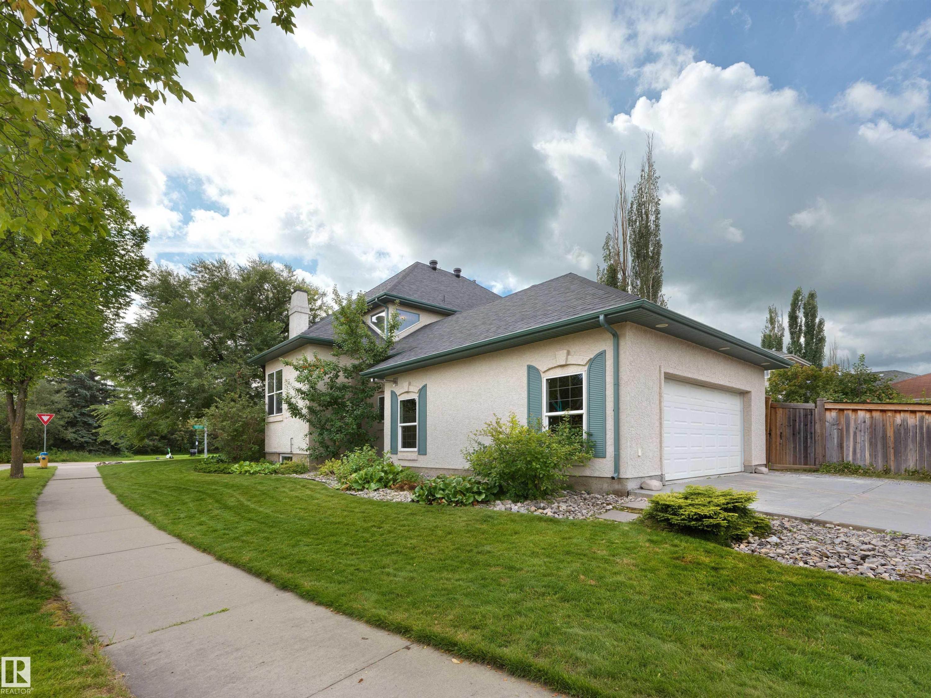 202 Saskatchewan Drive Nw, Edmonton, AB - Outdoor