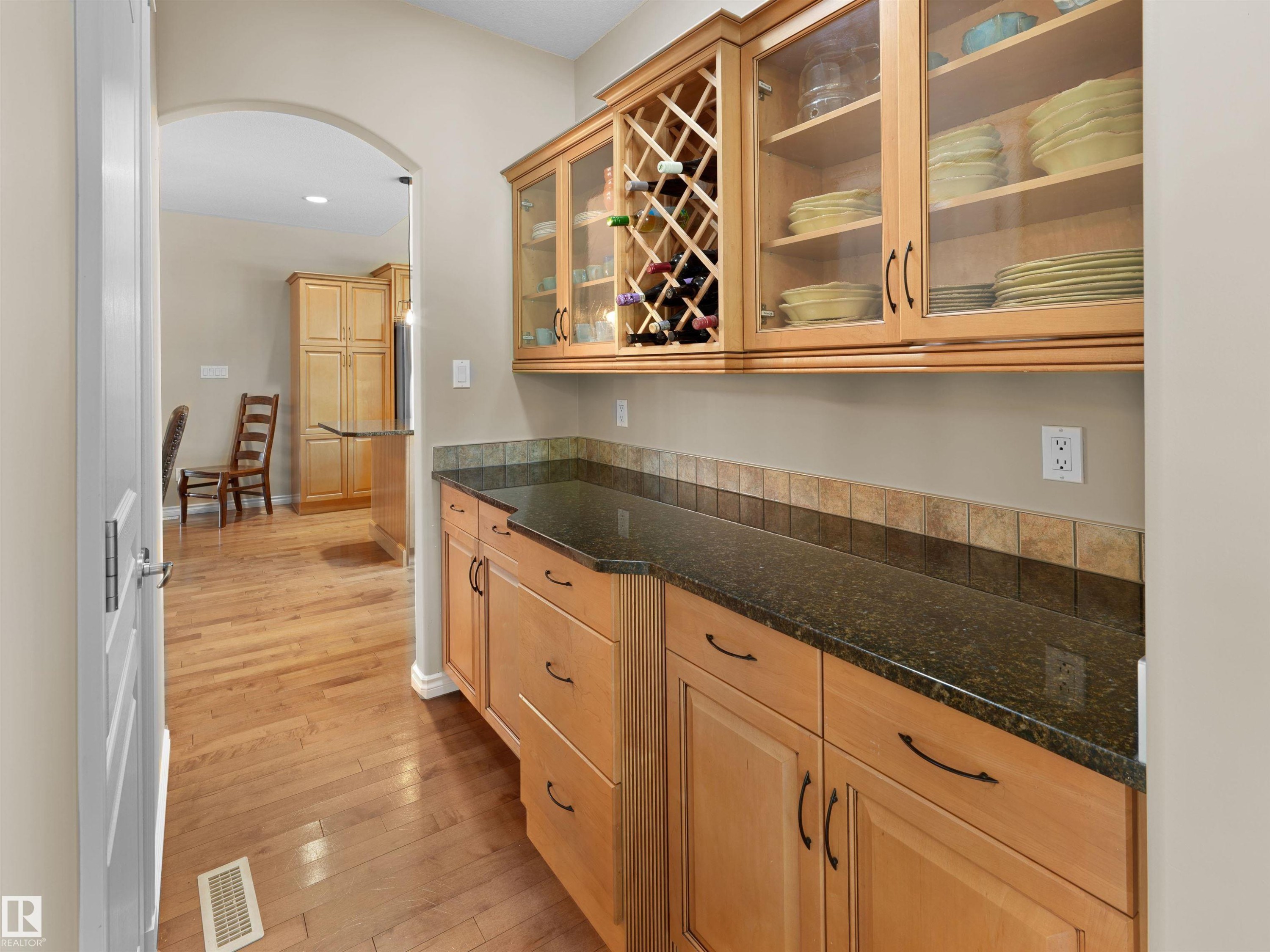 202 Saskatchewan Drive Nw, Edmonton, AB - Indoor