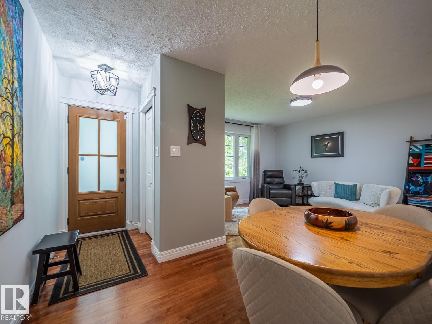 10511 68 Avenue Nw, Edmonton, AB - Indoor Photo Showing Dining Room