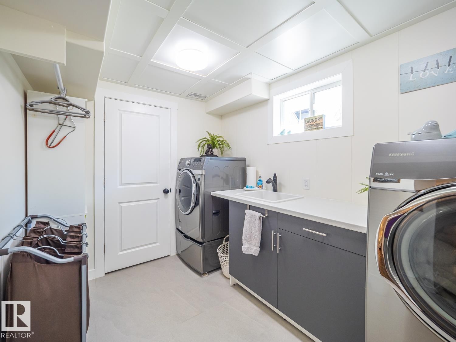 10511 68 Avenue Nw, Edmonton, AB - Indoor Photo Showing Laundry Room