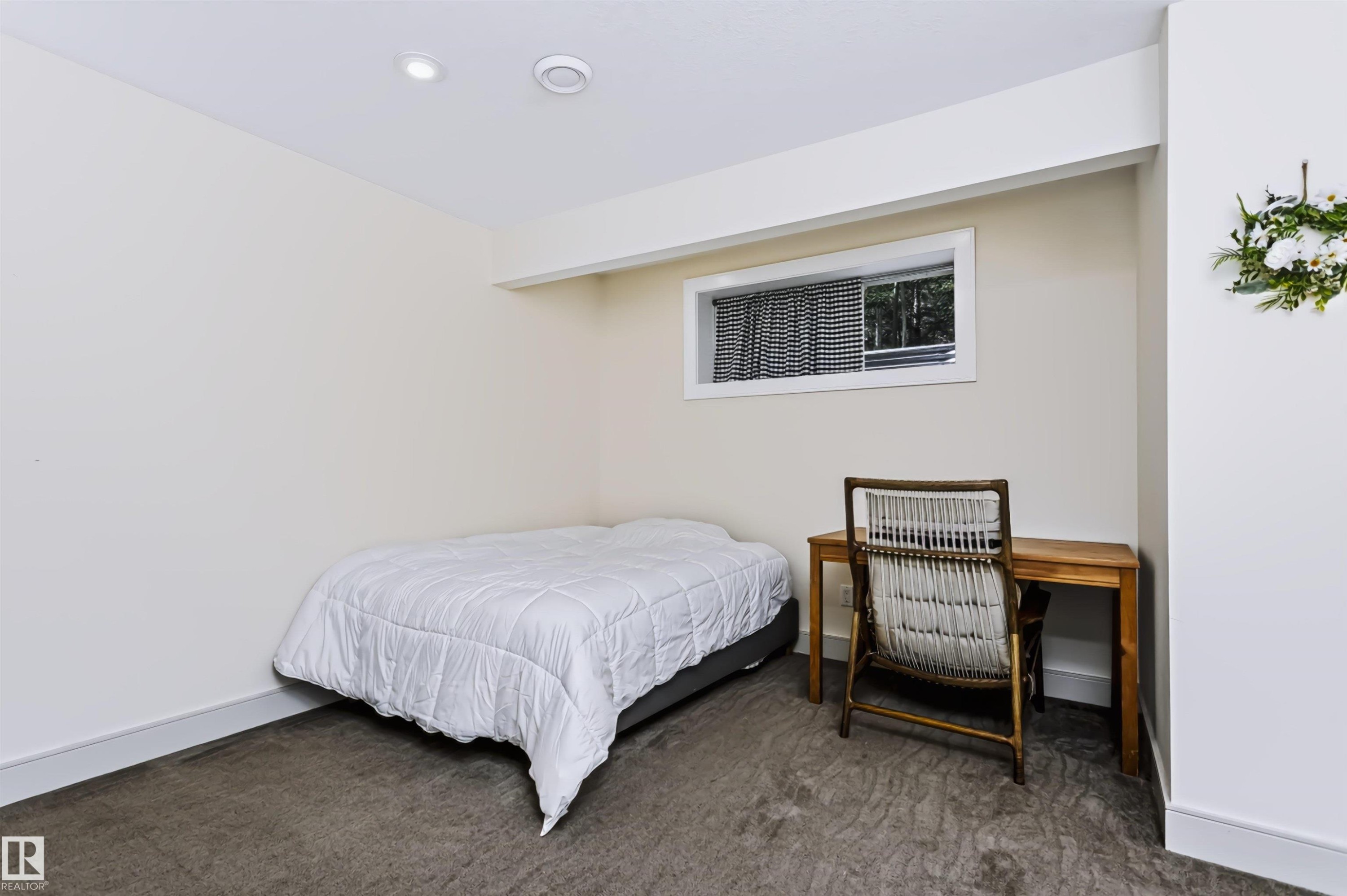 Recessed lighting fixtures, broadloom carpet, and a white window frame with a horizontal blind - 1720 Robertson Place Sw, Edmonton, AB - Indoor Photo Showing Bedroom