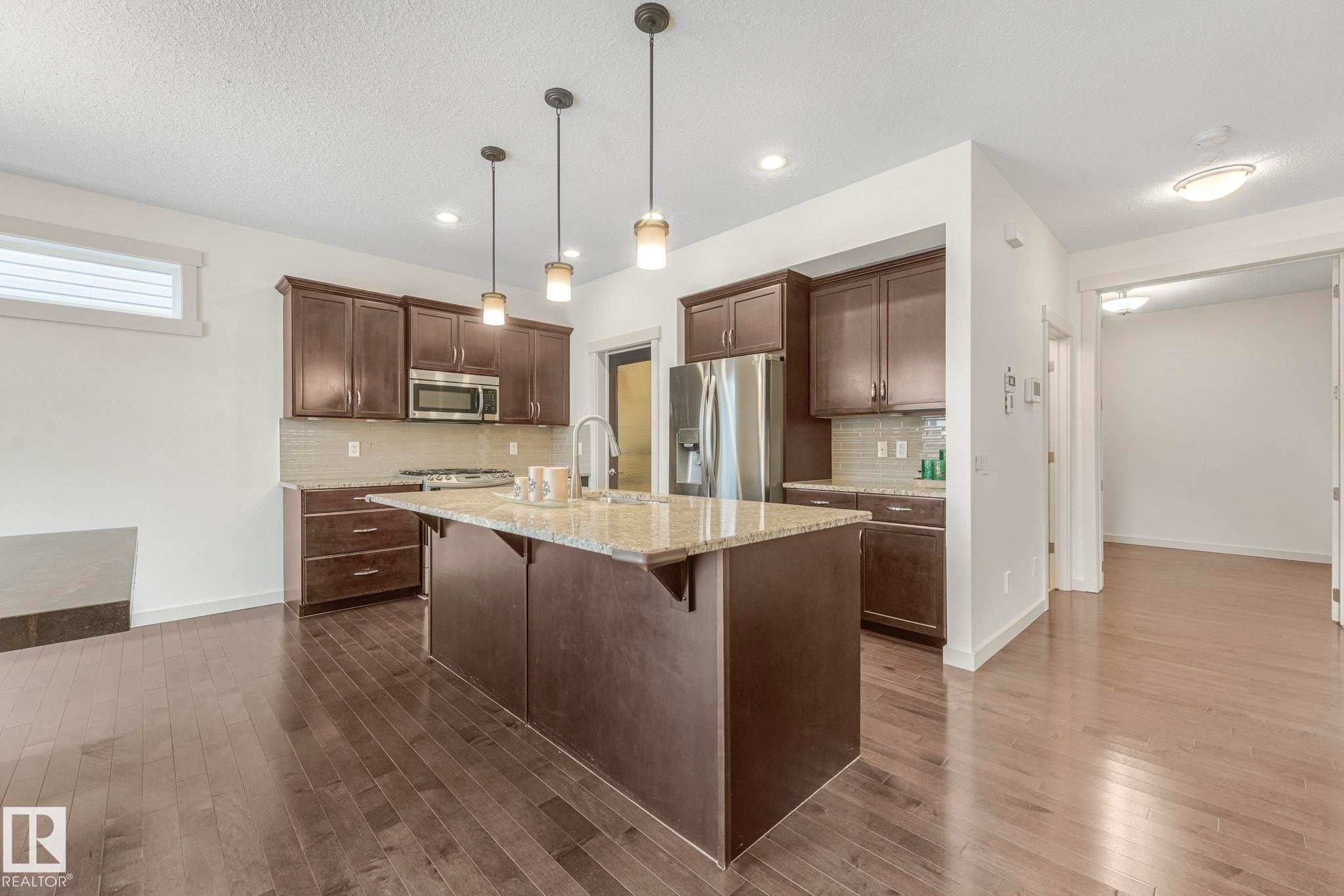 1548 36 Avenue Nw, Edmonton, AB - Indoor Photo Showing Kitchen With Stainless Steel Kitchen With Upgraded Kitchen