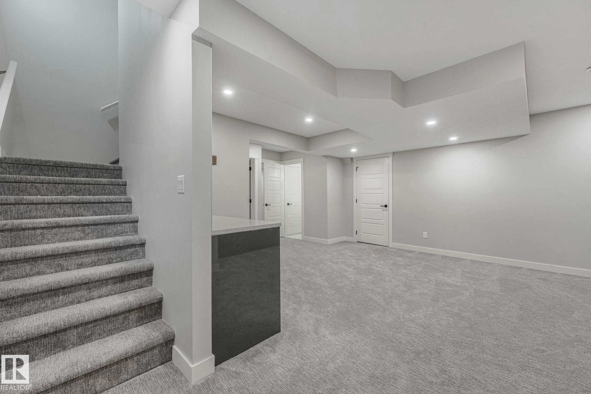 1548 36 Avenue Nw, Edmonton, AB - Indoor