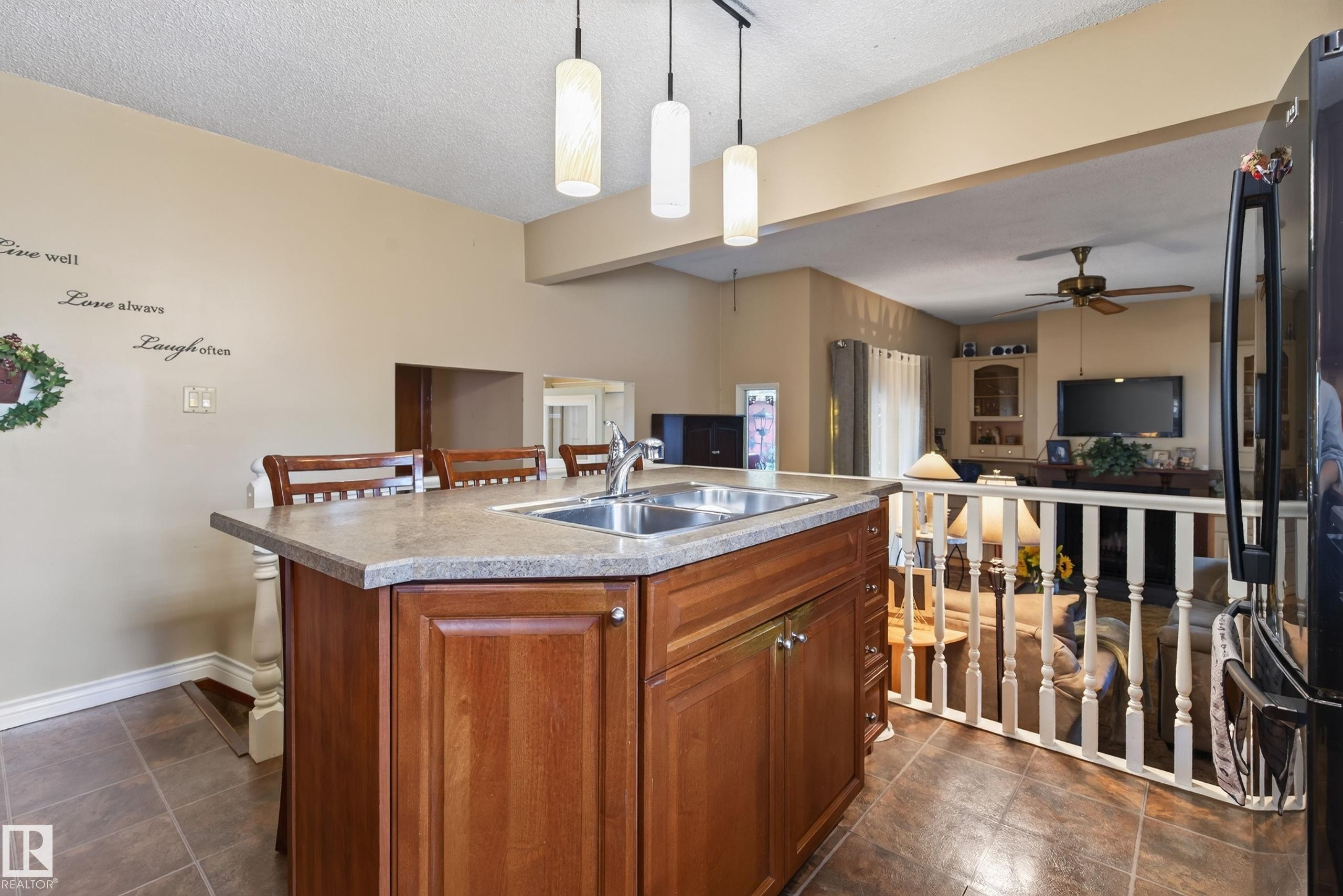 15 Linwood Crescent, St. Albert, AB - Indoor Photo Showing Kitchen With Double Sink
