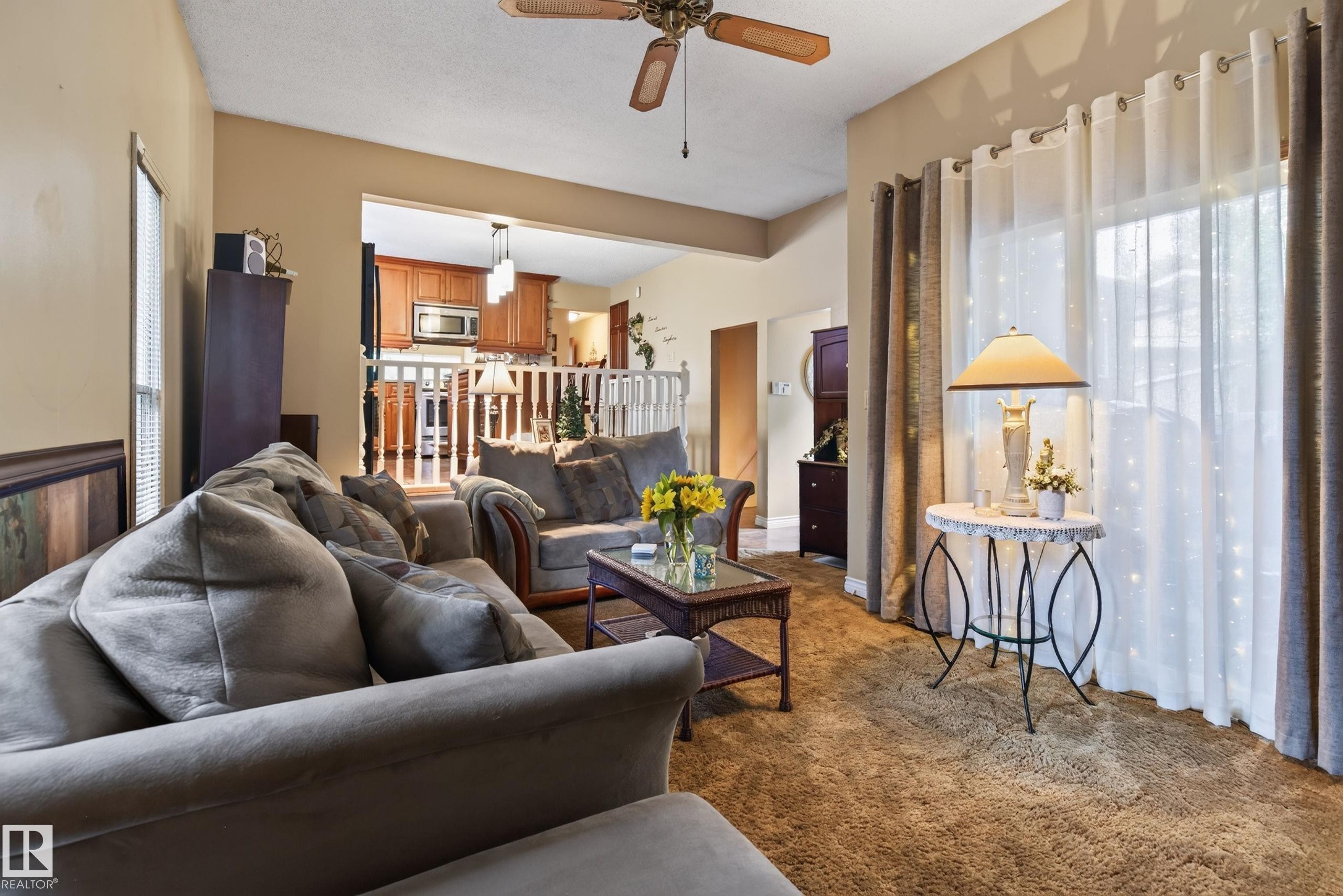 15 Linwood Crescent, St. Albert, AB - Indoor Photo Showing Living Room