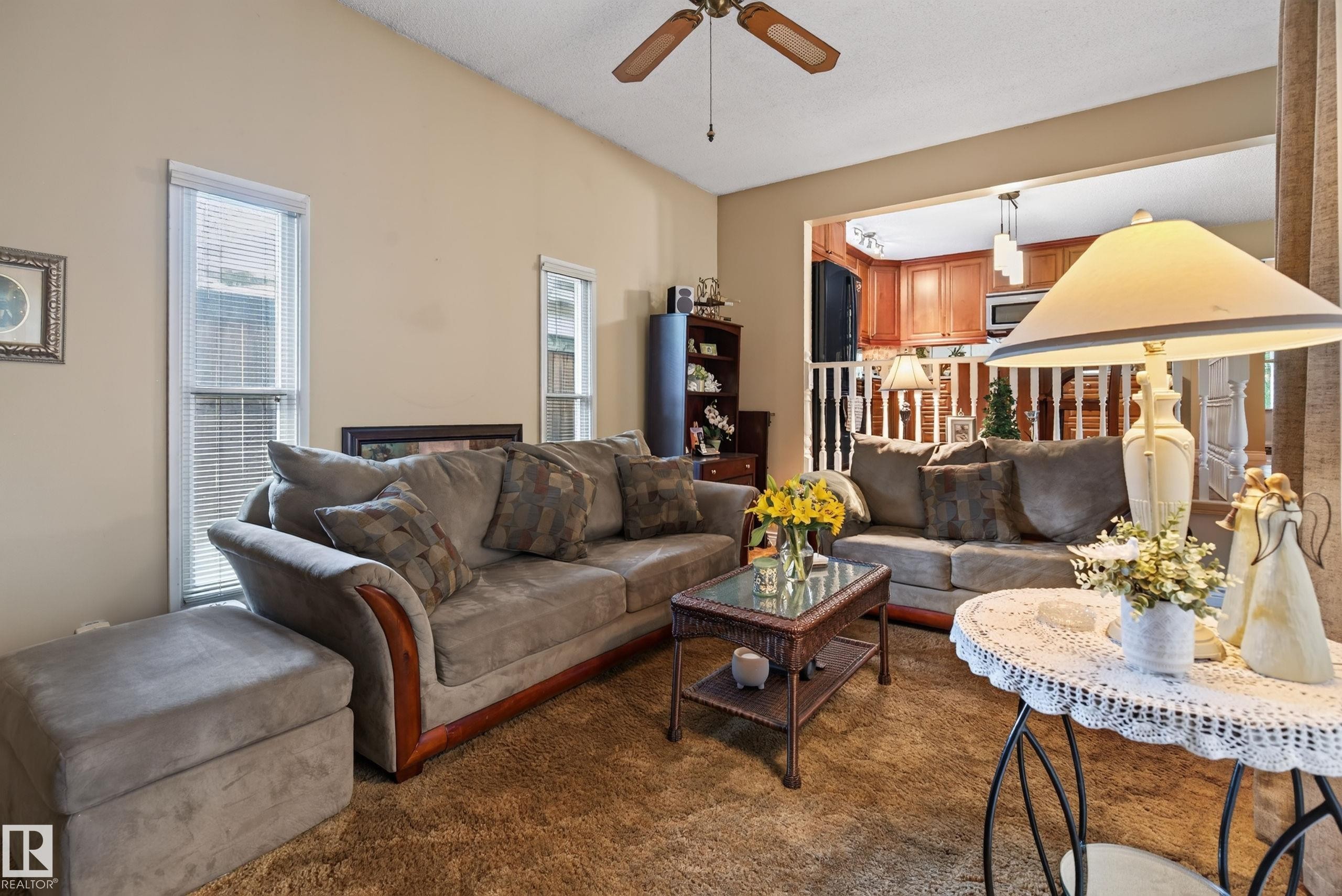 15 Linwood Crescent, St. Albert, AB - Indoor Photo Showing Living Room