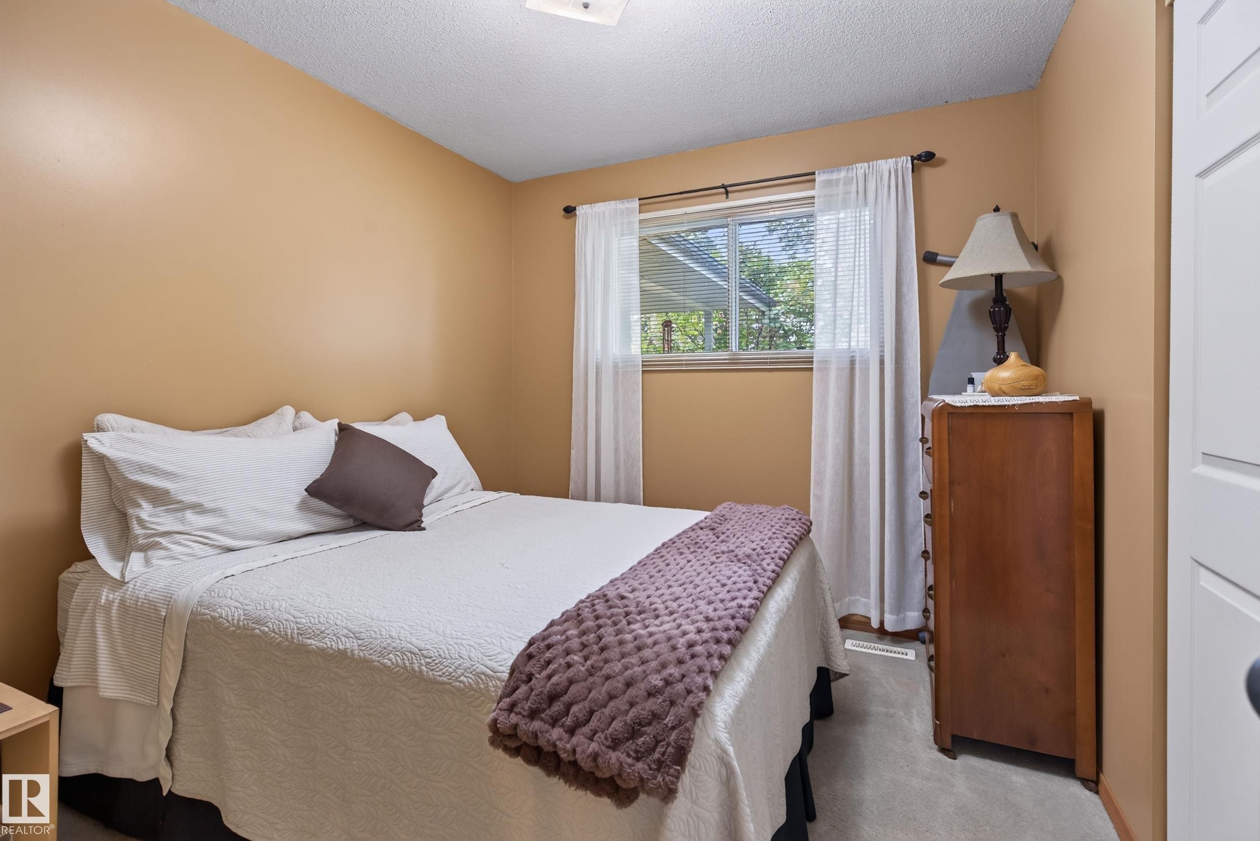 15 Linwood Crescent, St. Albert, AB - Indoor Photo Showing Bedroom
