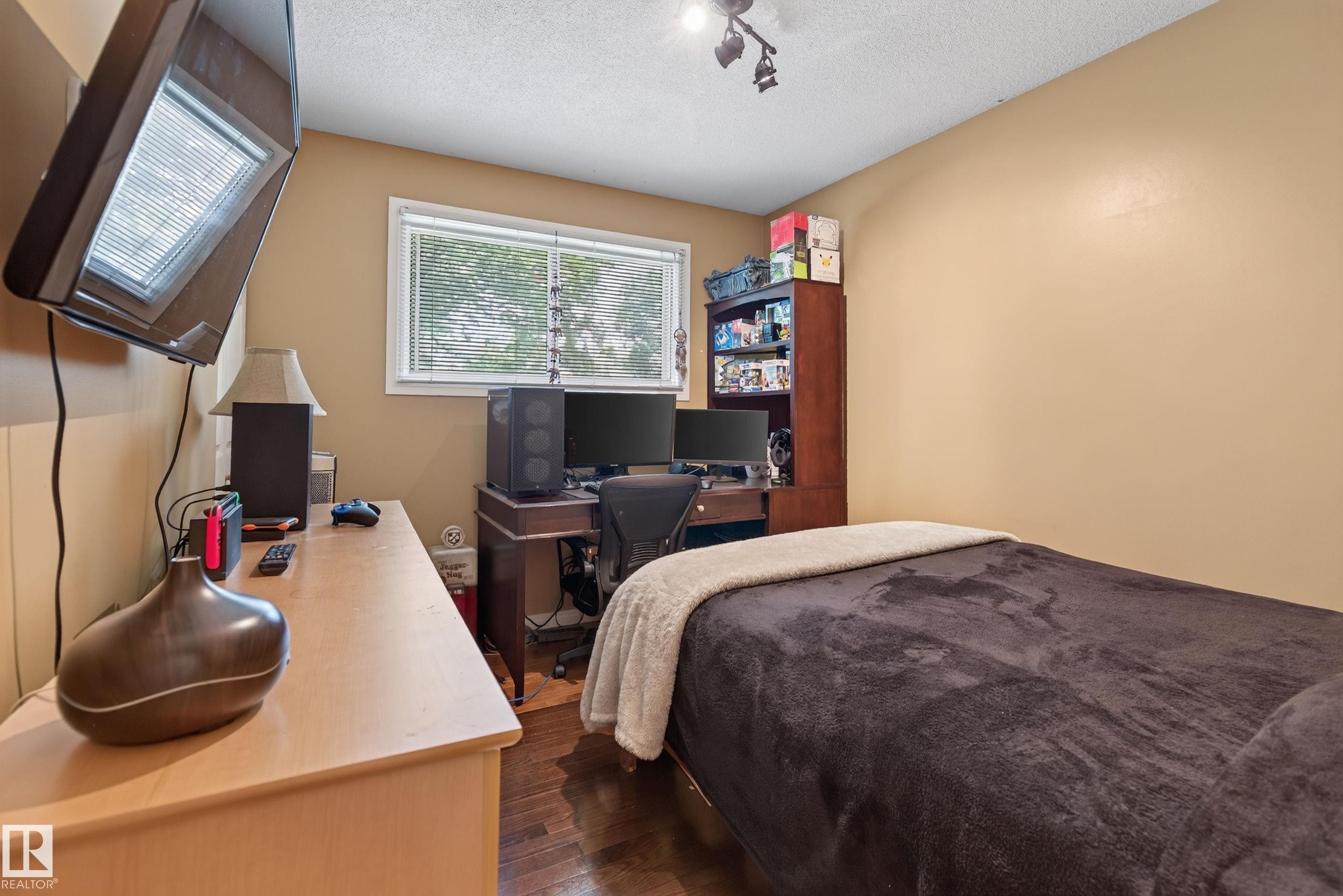 15 Linwood Crescent, St. Albert, AB - Indoor Photo Showing Bedroom