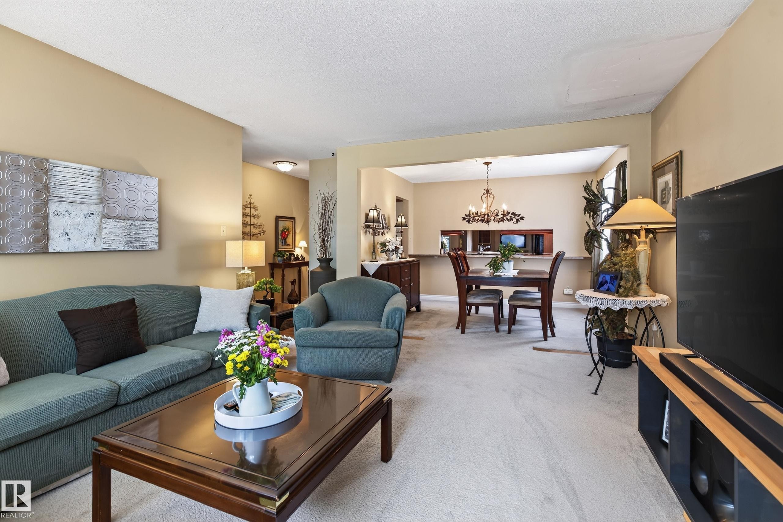 15 Linwood Crescent, St. Albert, AB - Indoor Photo Showing Living Room