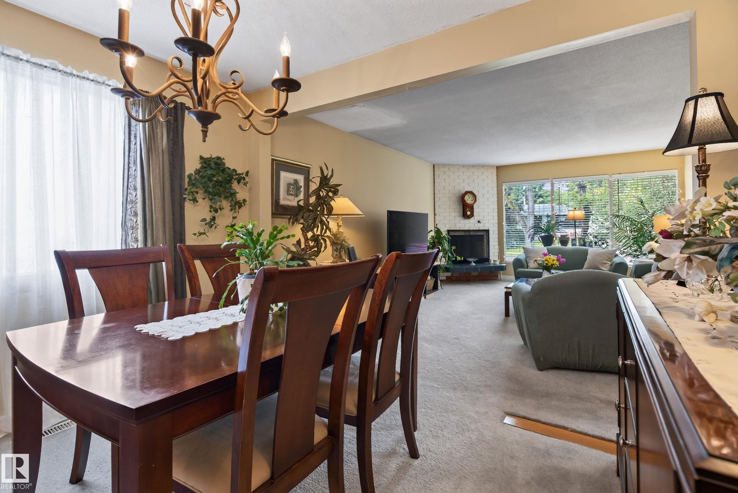 15 Linwood Crescent, St. Albert, AB - Indoor Photo Showing Dining Room