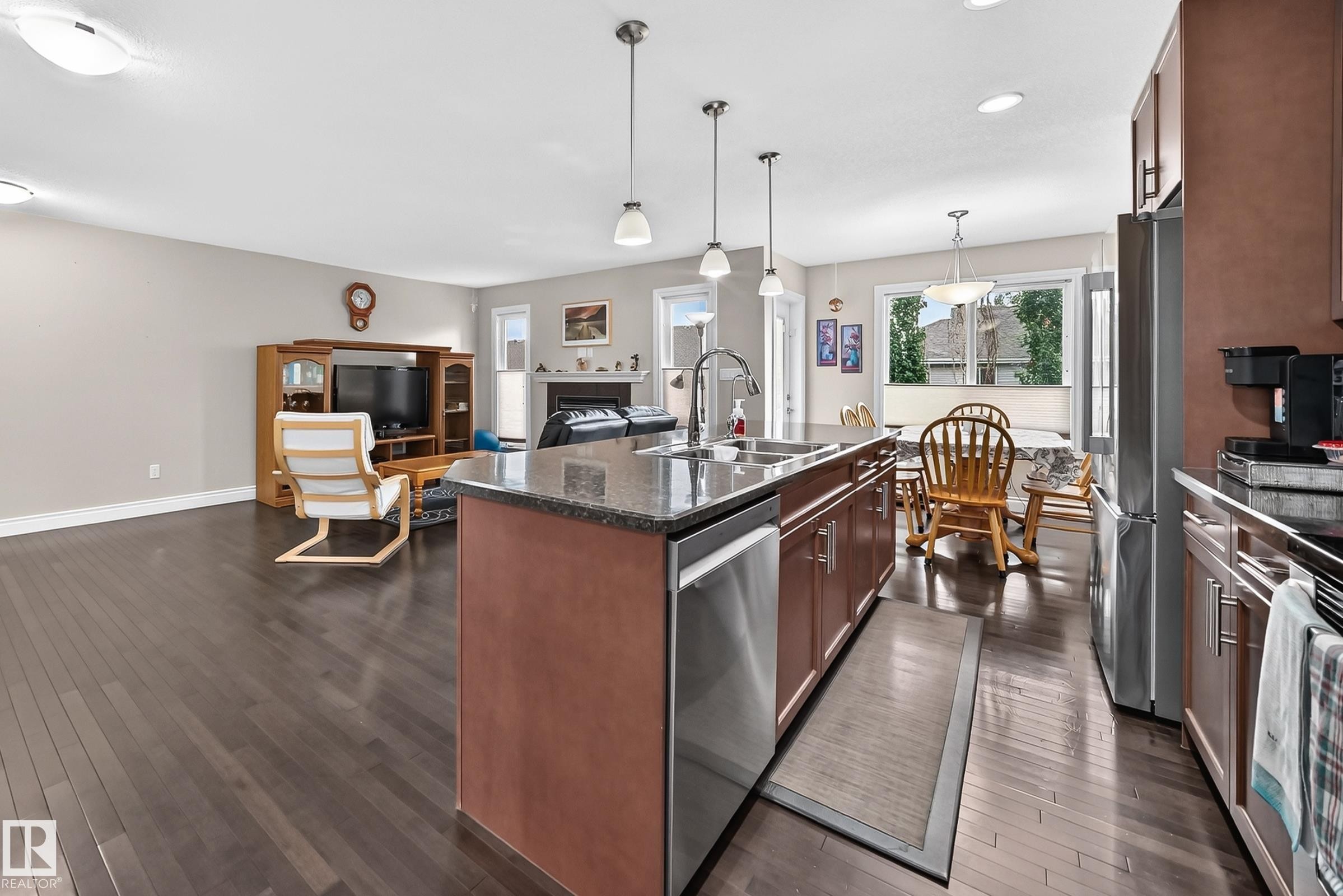 4904 214 Street Nw, Edmonton, AB