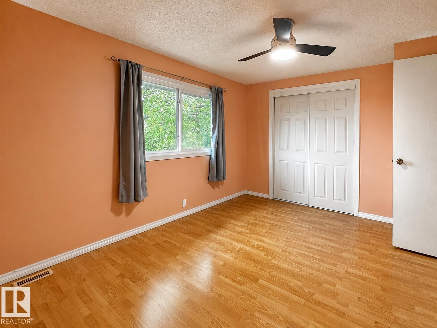 1704 37 Street Nw, Edmonton, AB - Indoor Photo Showing Other Room