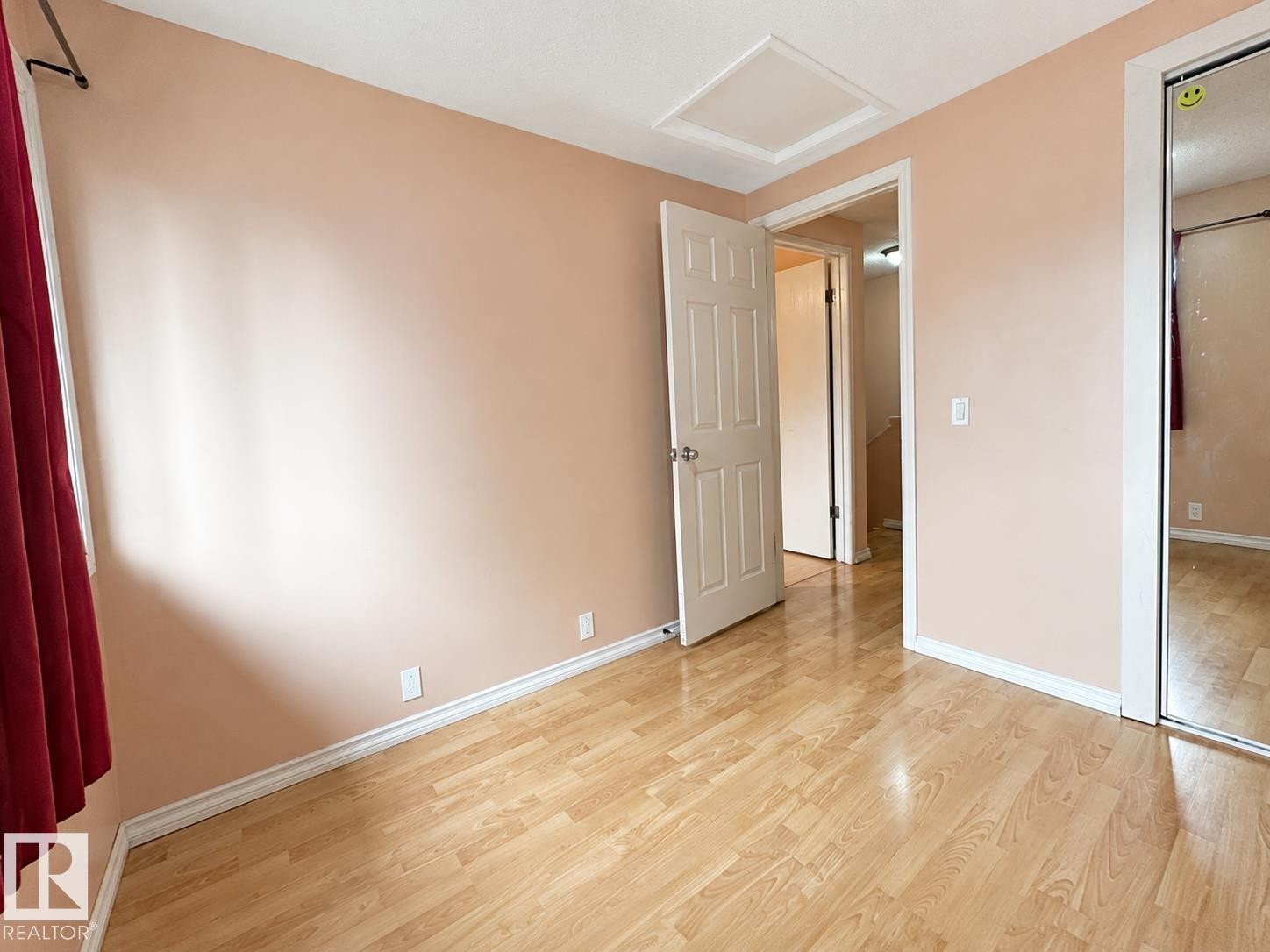 1704 37 Street Nw, Edmonton, AB - Indoor Photo Showing Other Room