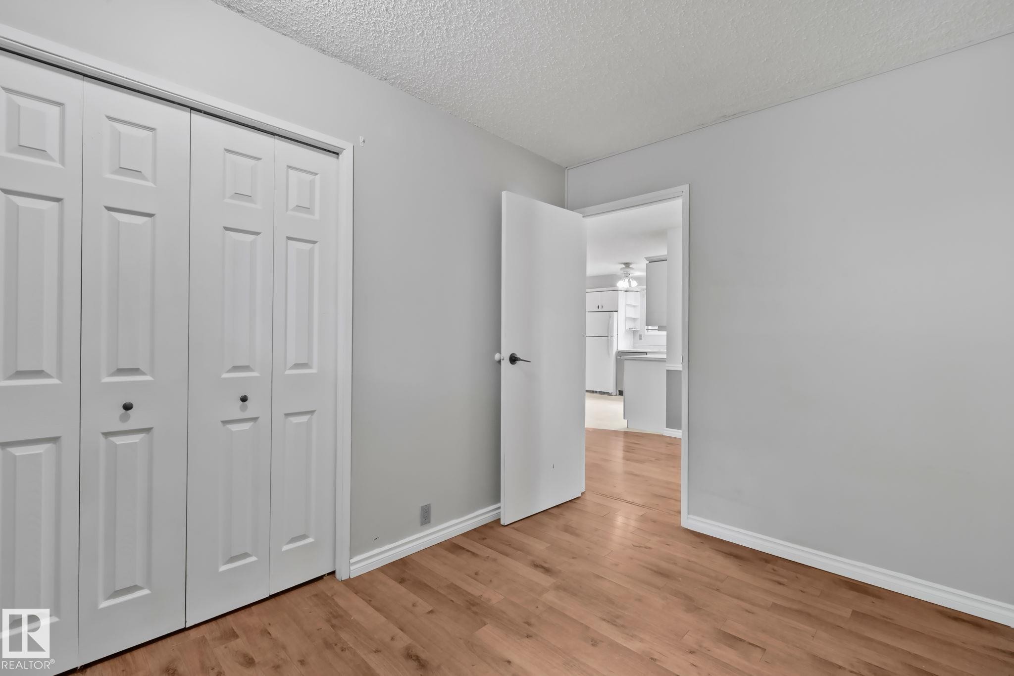 5111 40 Avenue Nw, Edmonton, AB - Indoor Photo Showing Other Room