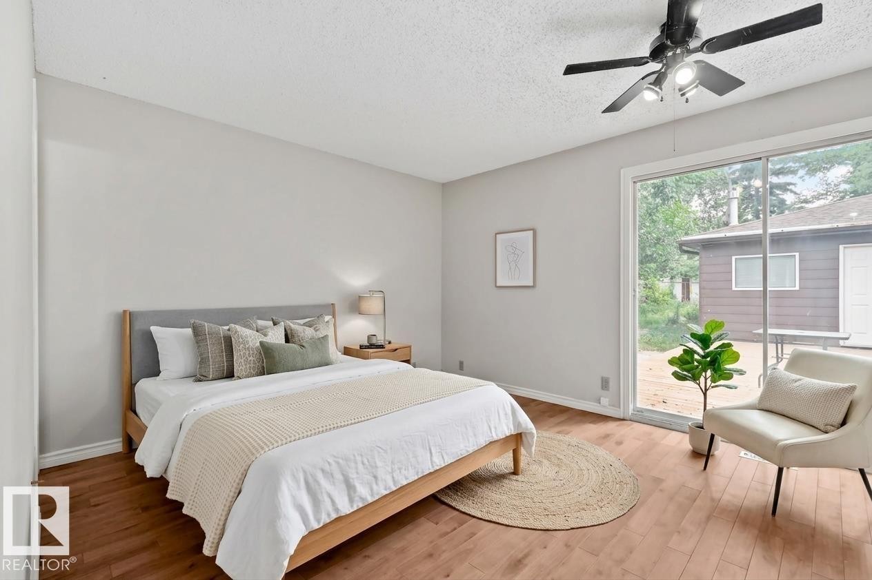 5111 40 Avenue Nw, Edmonton, AB - Indoor Photo Showing Bedroom