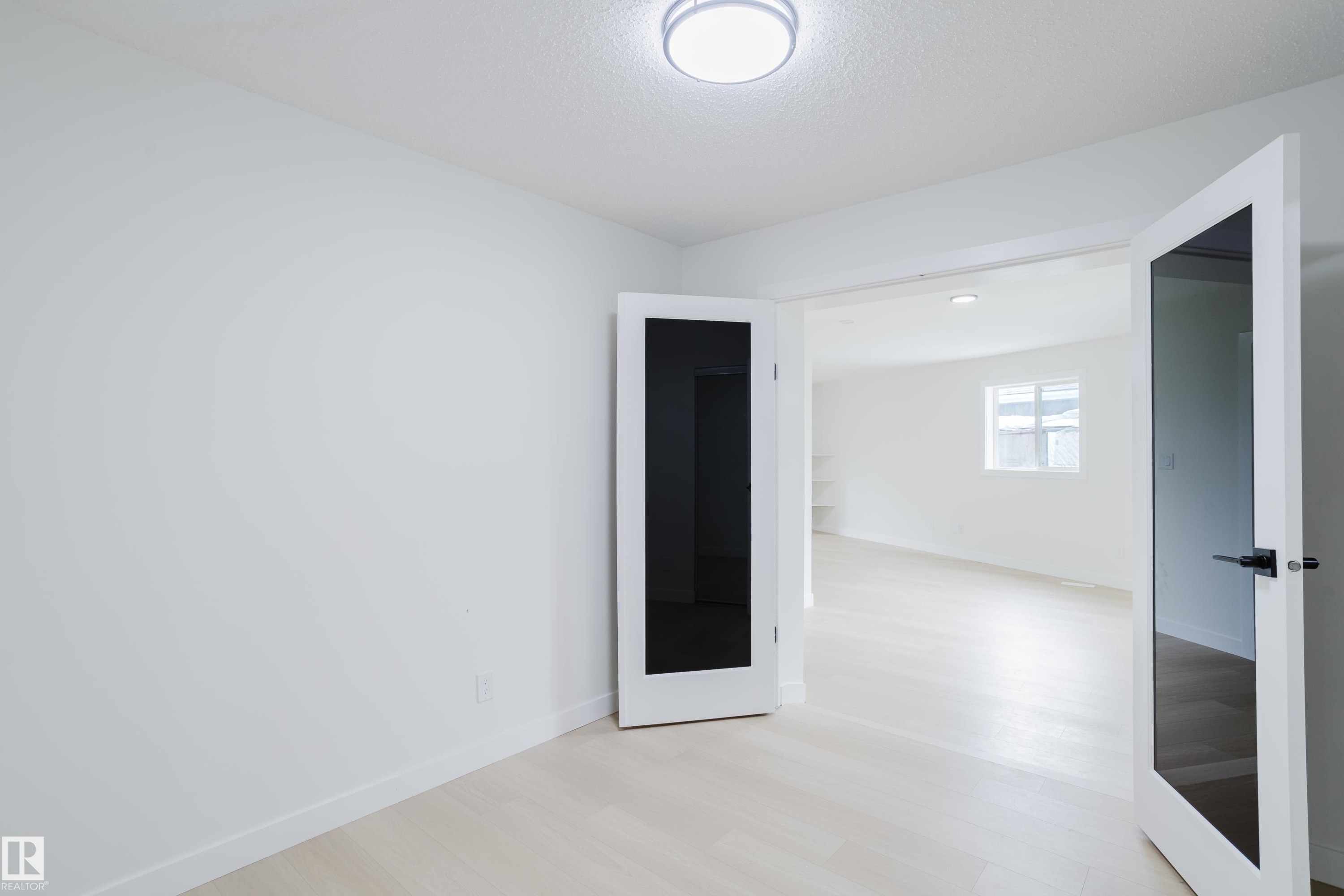 4103 111A Street Nw, Edmonton, AB - Indoor Photo Showing Other Room