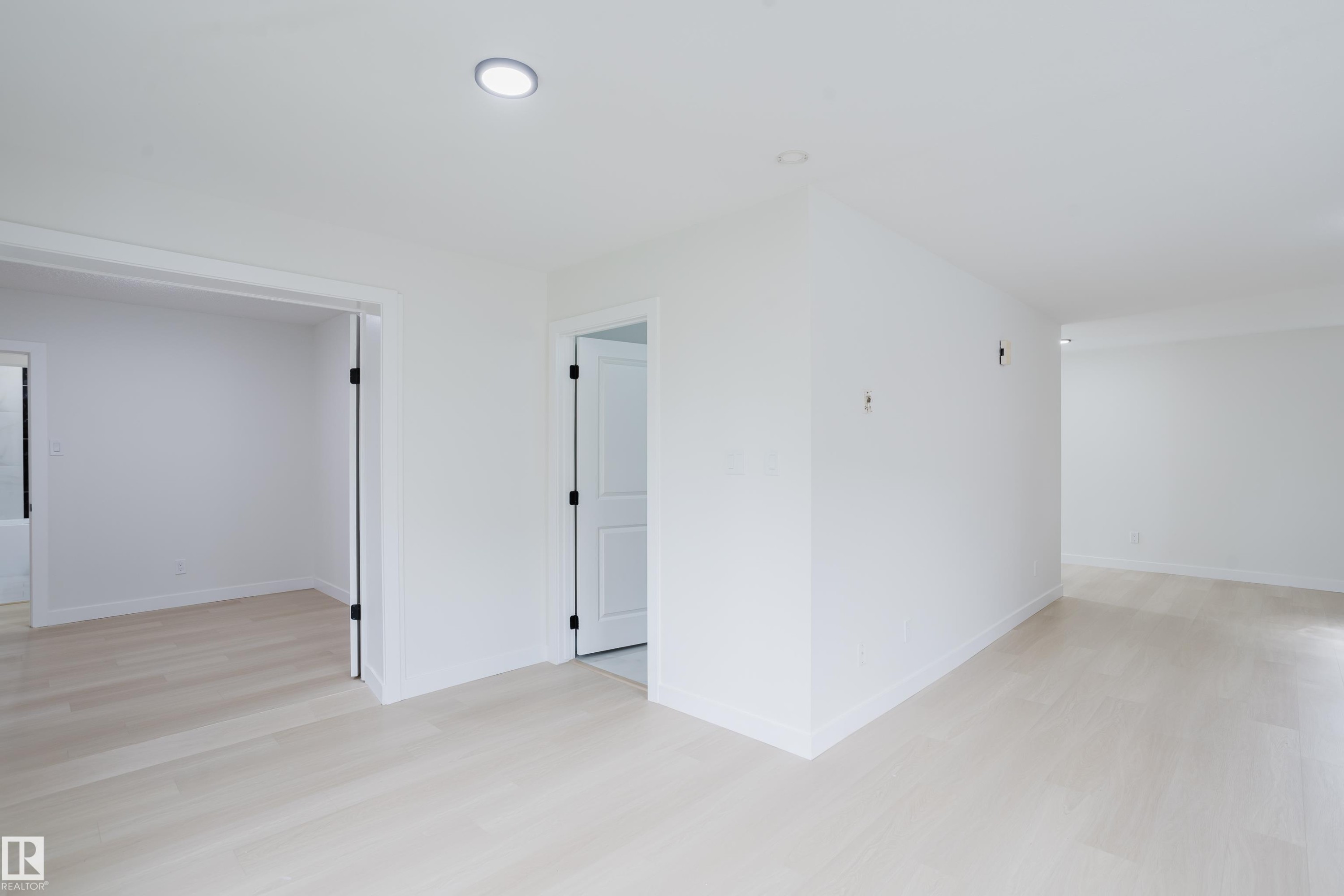 4103 111A Street Nw, Edmonton, AB - Indoor Photo Showing Other Room