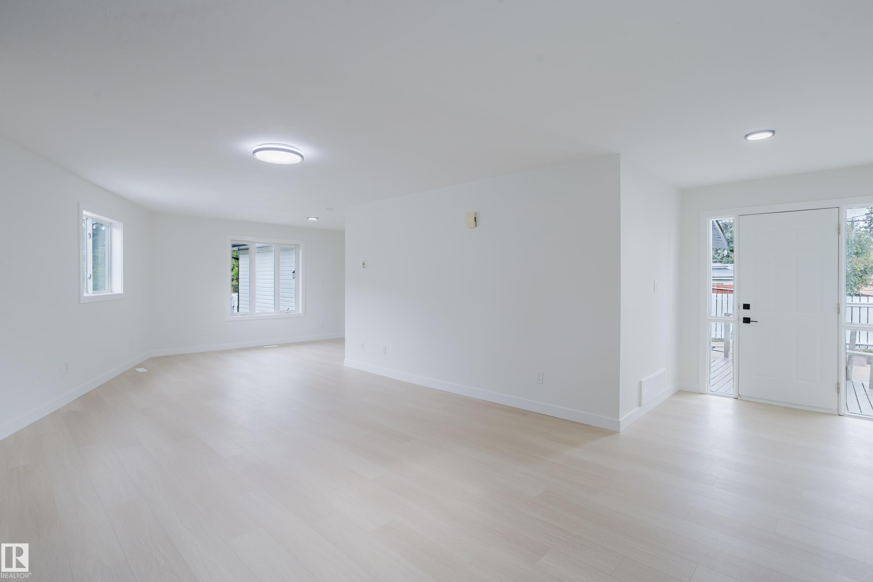 4103 111A Street Nw, Edmonton, AB - Indoor Photo Showing Other Room