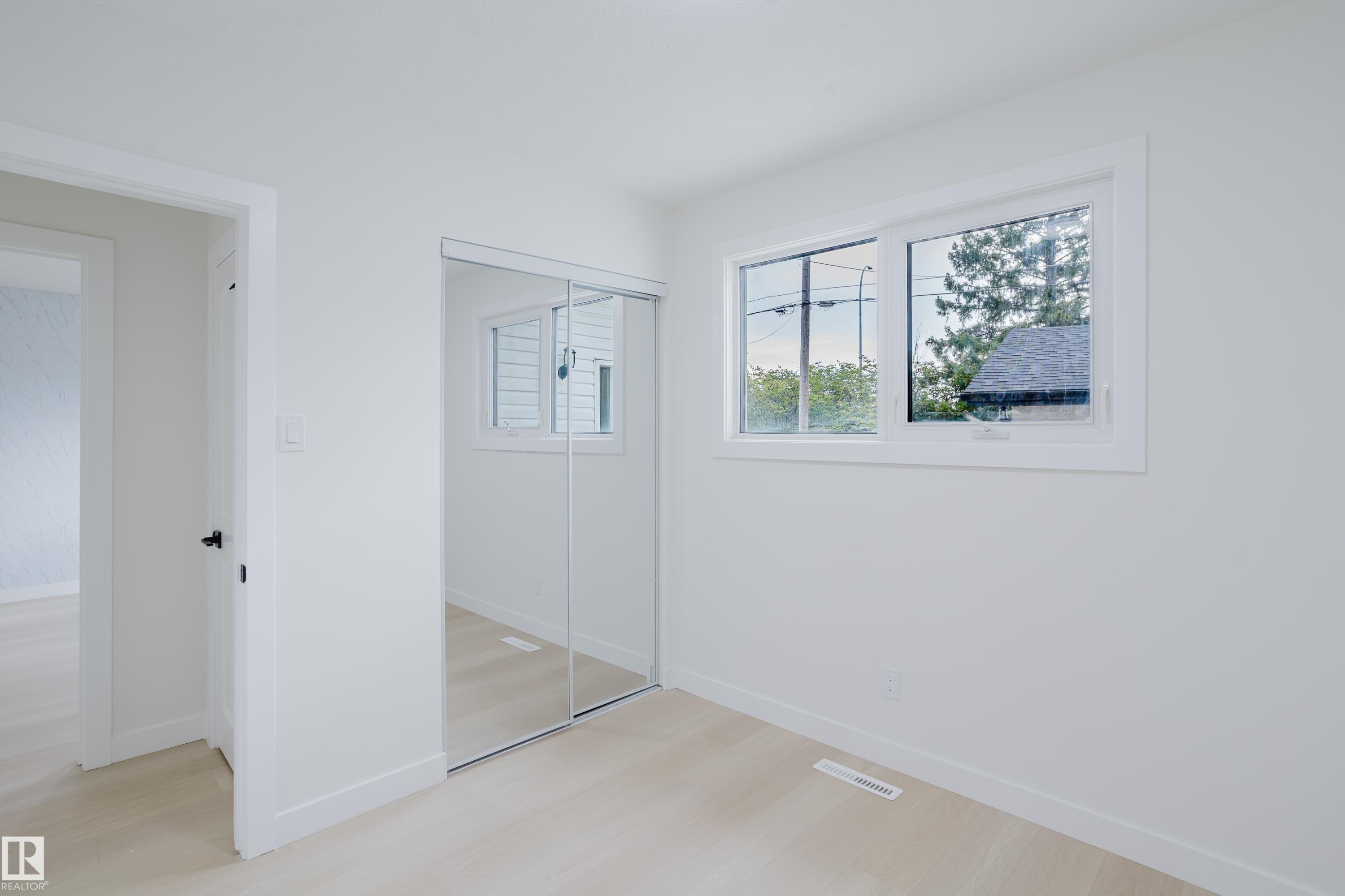 4103 111A Street Nw, Edmonton, AB - Indoor Photo Showing Other Room