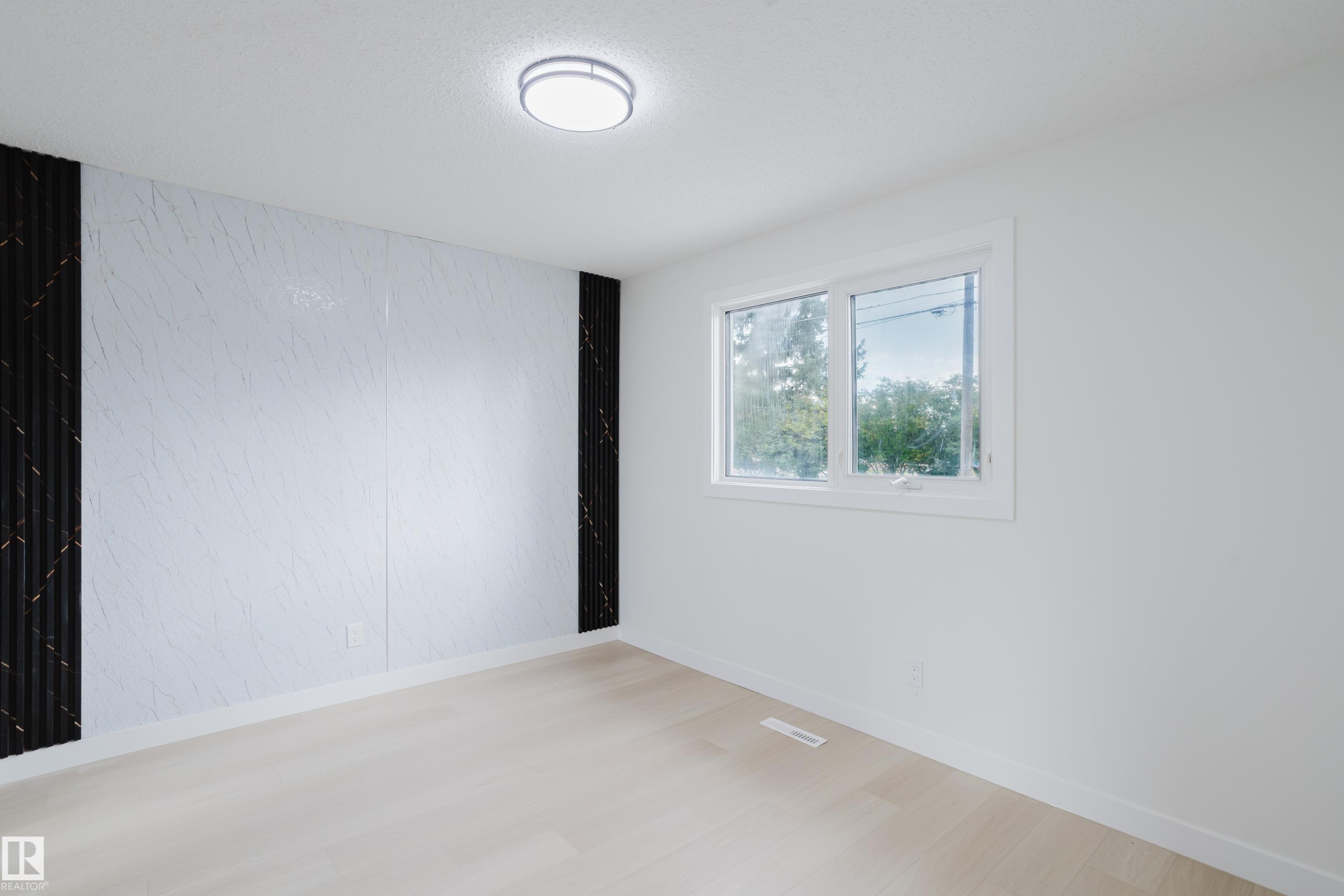 4103 111A Street Nw, Edmonton, AB - Indoor Photo Showing Other Room