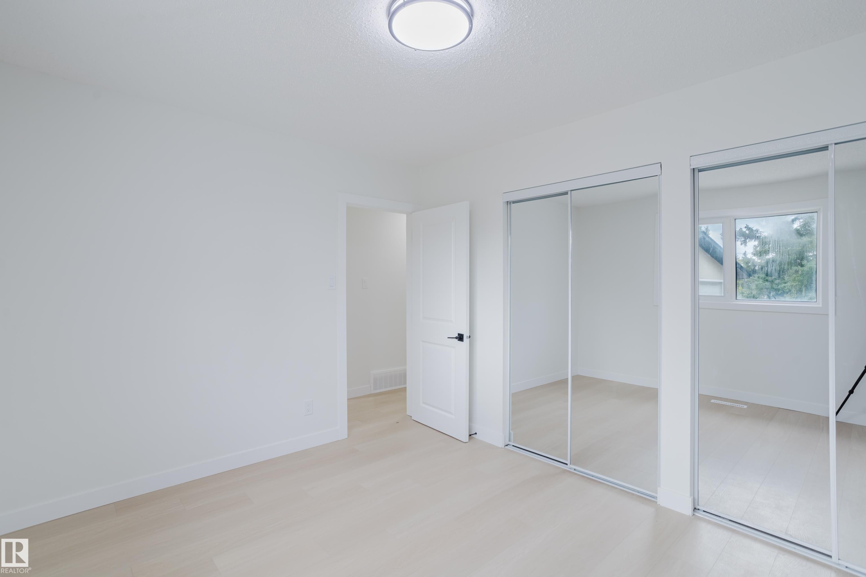 4103 111A Street Nw, Edmonton, AB - Indoor Photo Showing Other Room