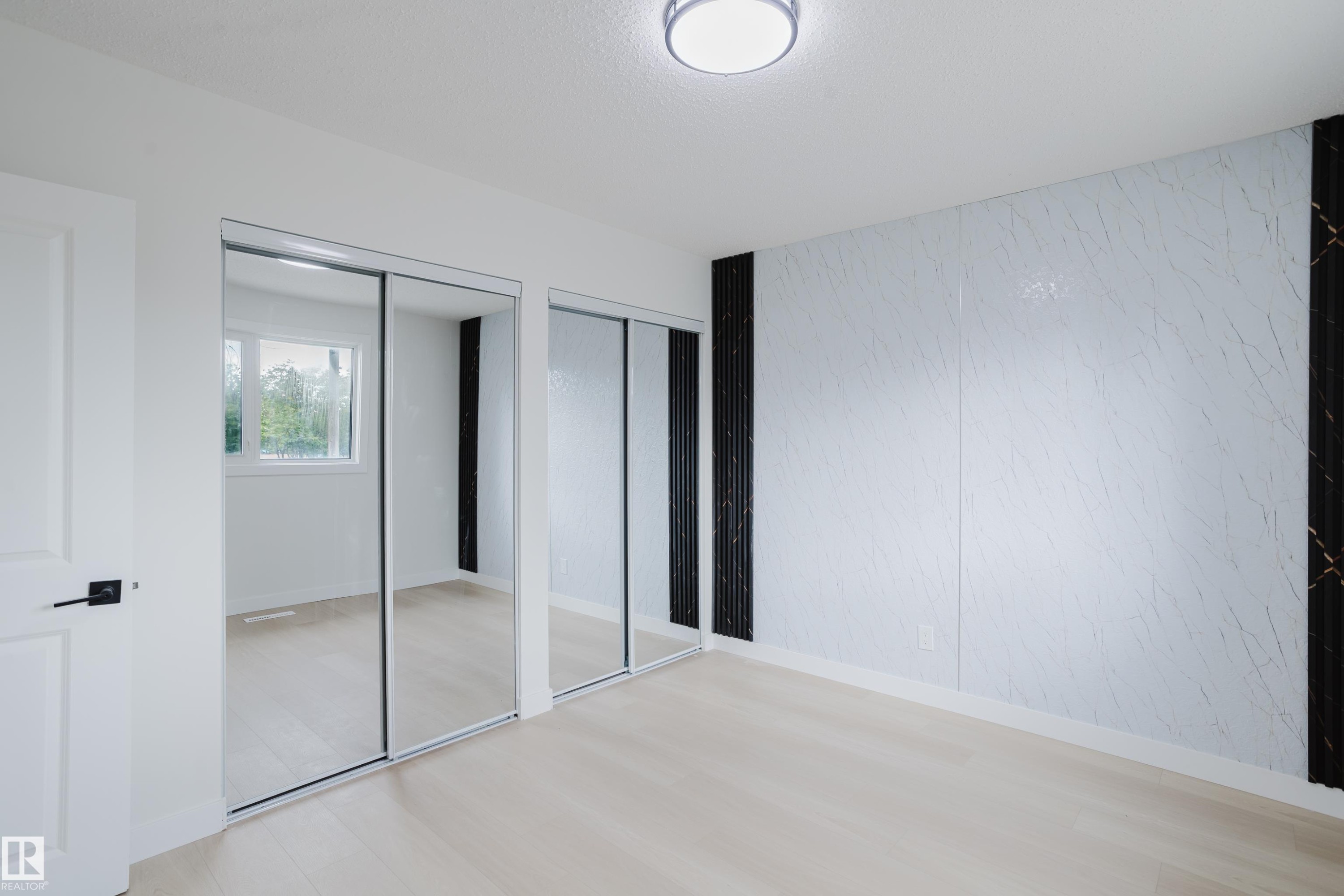 4103 111A Street Nw, Edmonton, AB - Indoor Photo Showing Other Room