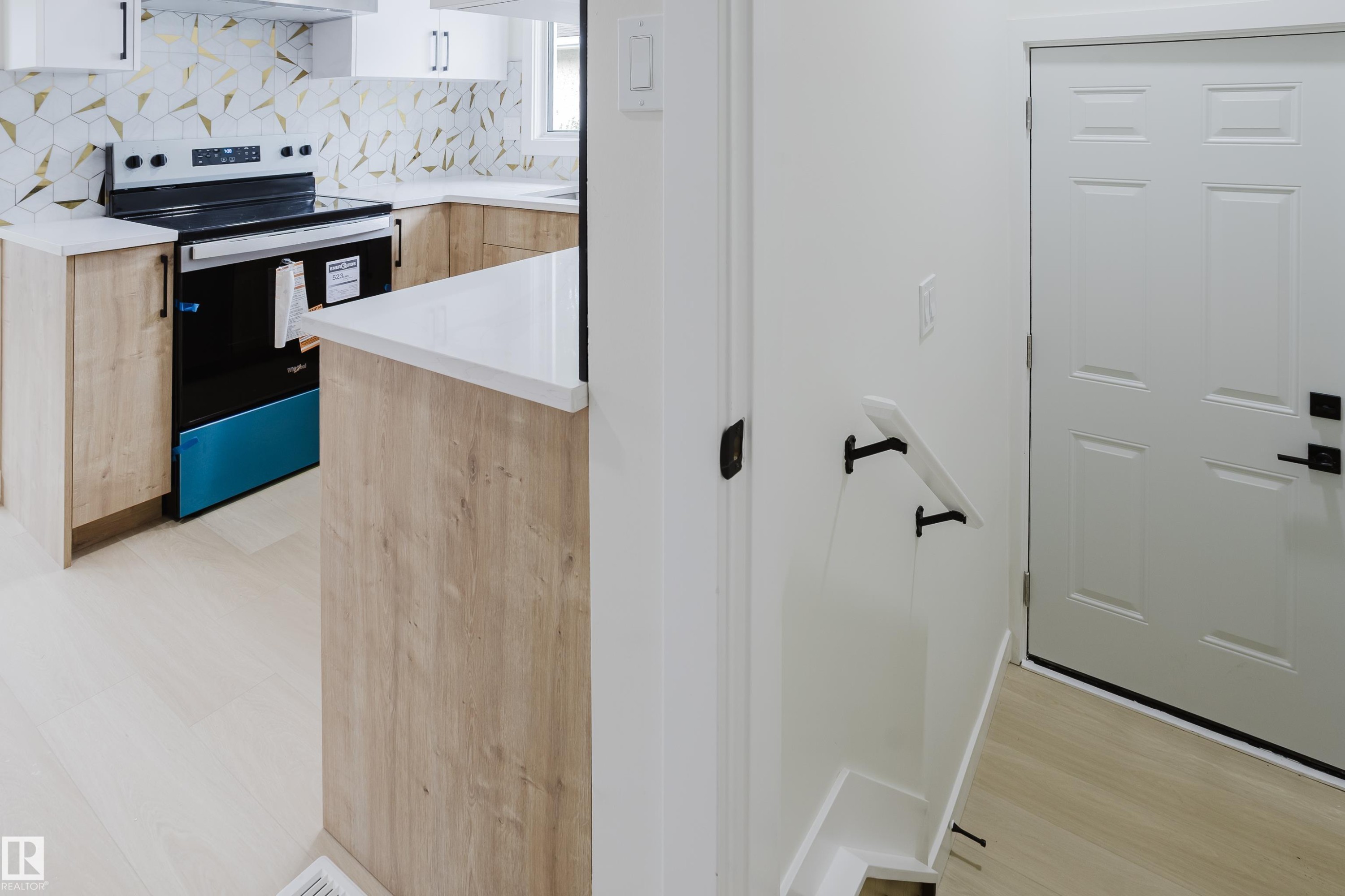 4103 111A Street Nw, Edmonton, AB - Indoor Photo Showing Kitchen