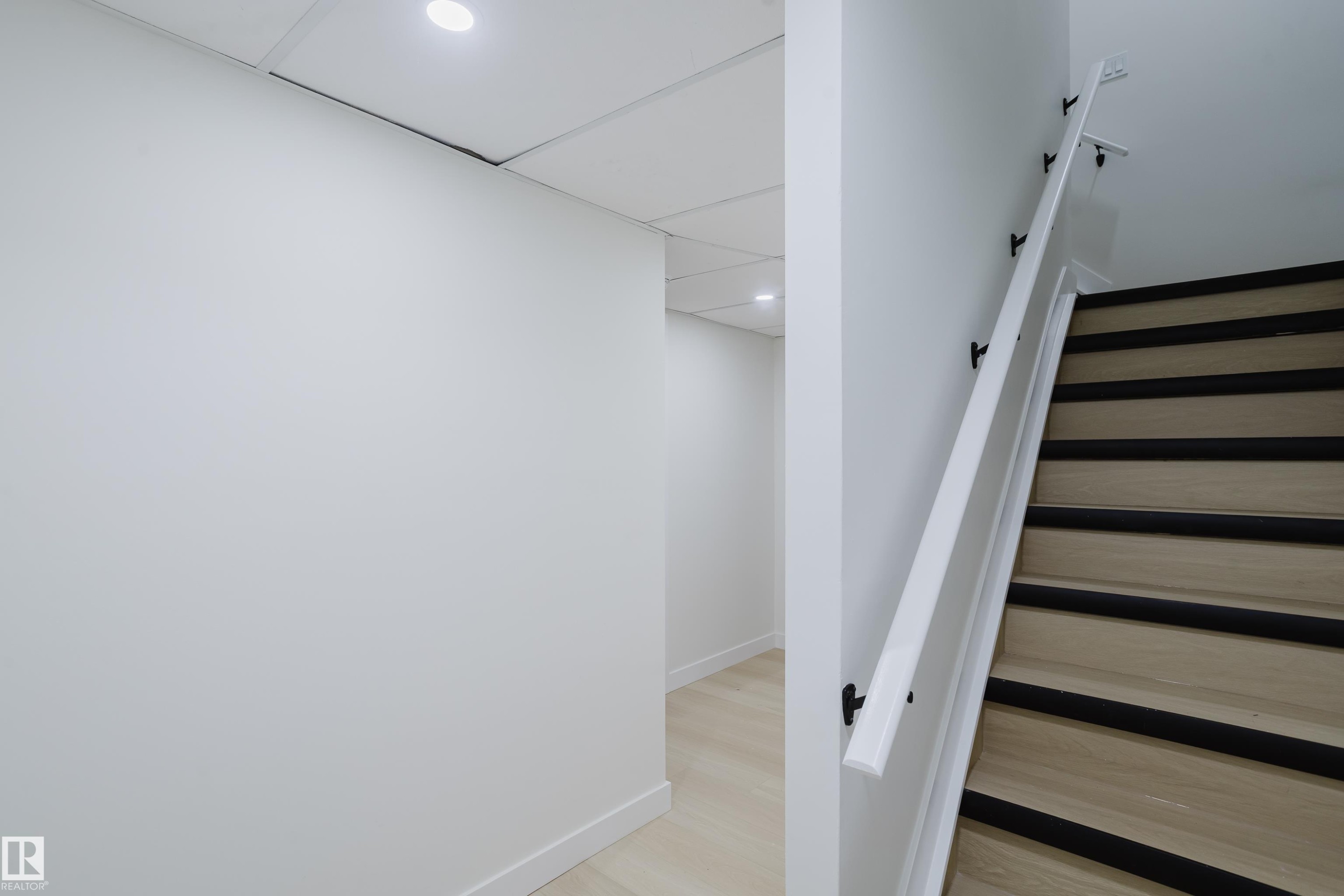 4103 111A Street Nw, Edmonton, AB - Indoor Photo Showing Other Room