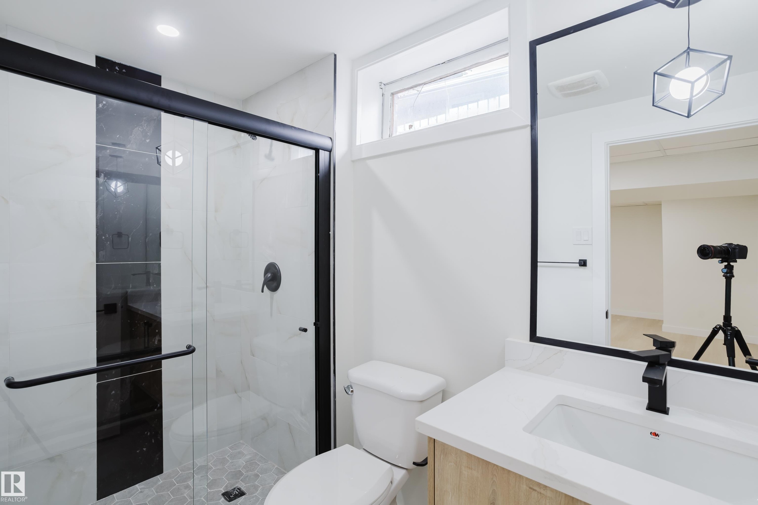 4103 111A Street Nw, Edmonton, AB - Indoor Photo Showing Bathroom