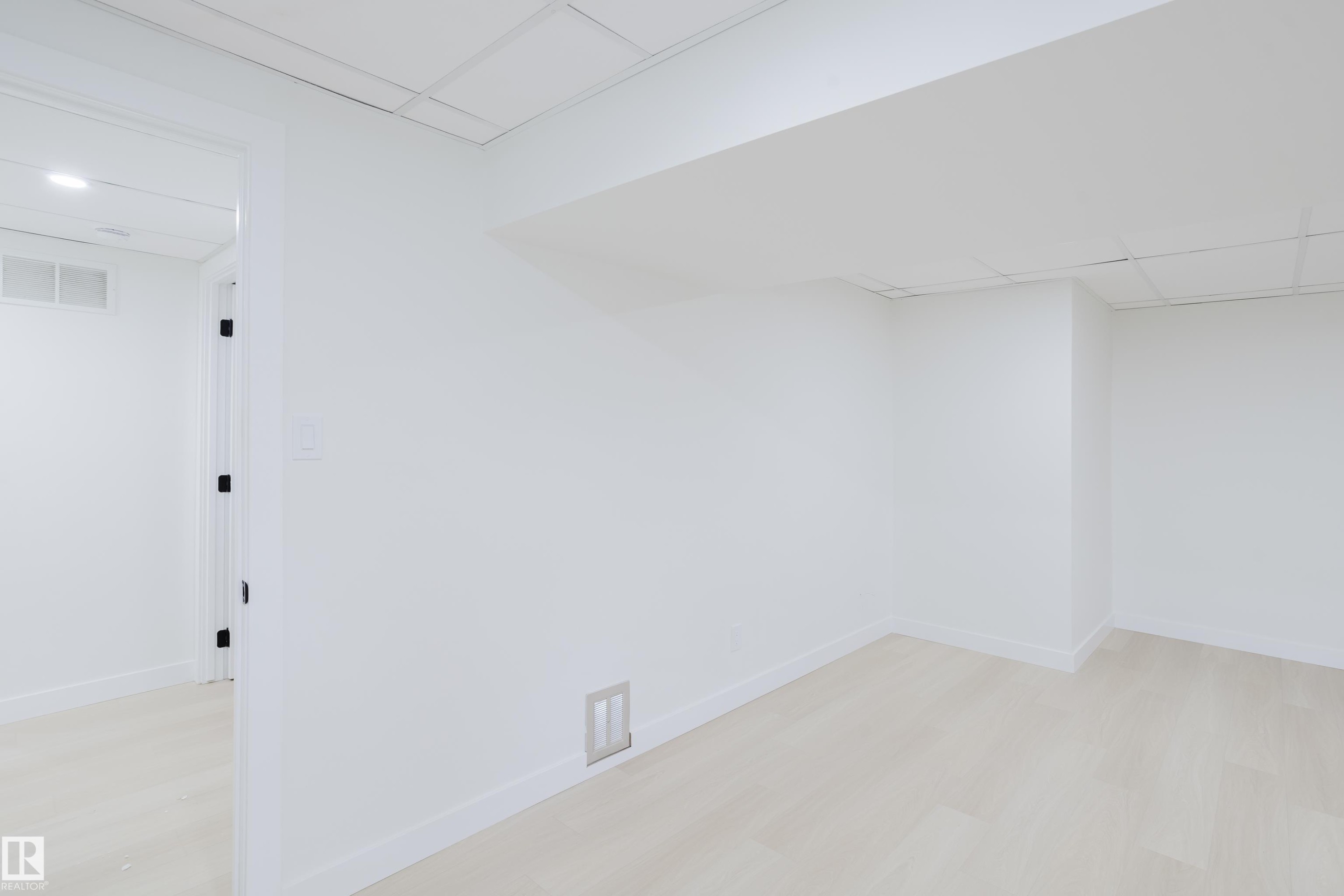 4103 111A Street Nw, Edmonton, AB - Indoor Photo Showing Other Room
