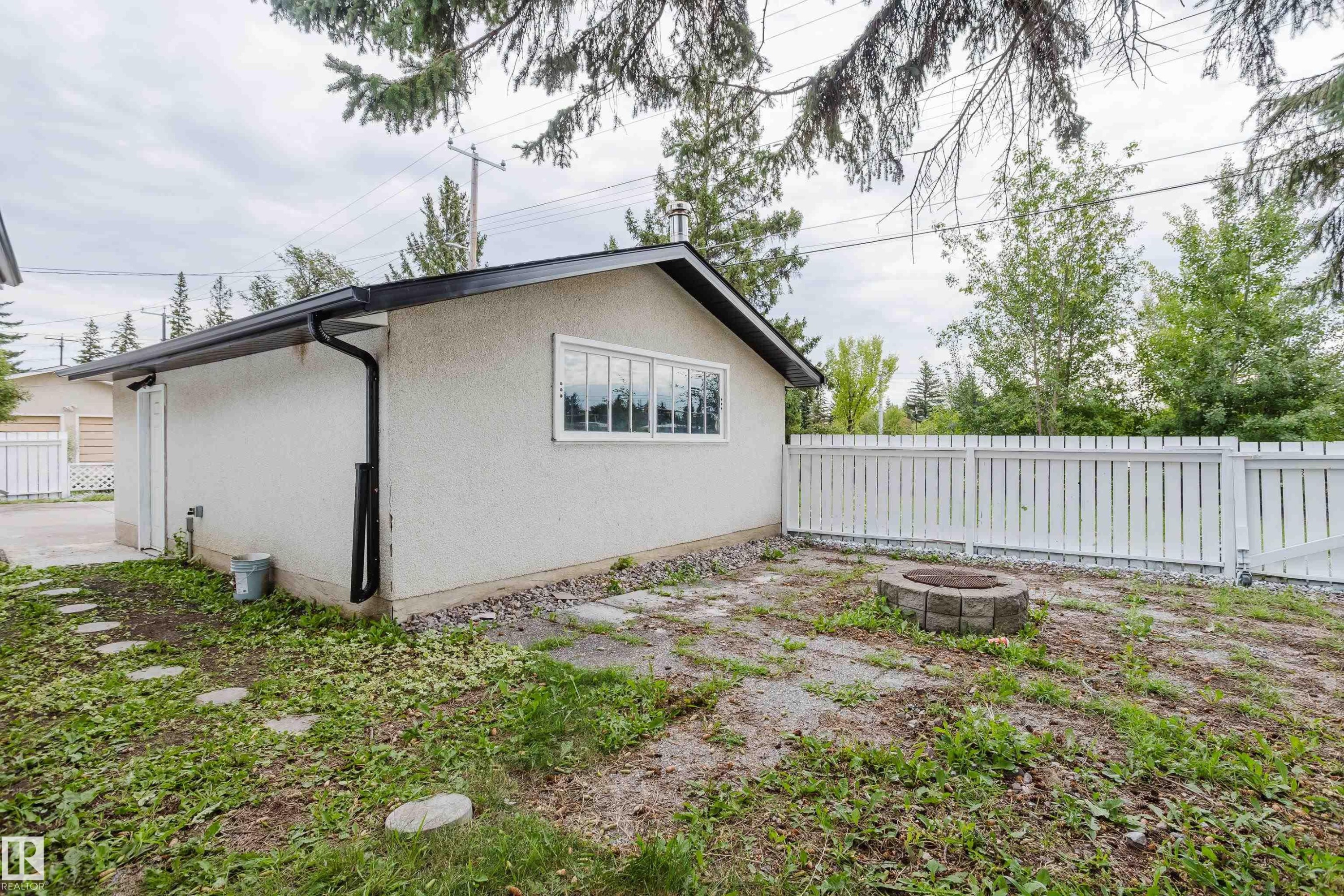 4103 111A Street Nw, Edmonton, AB - Outdoor