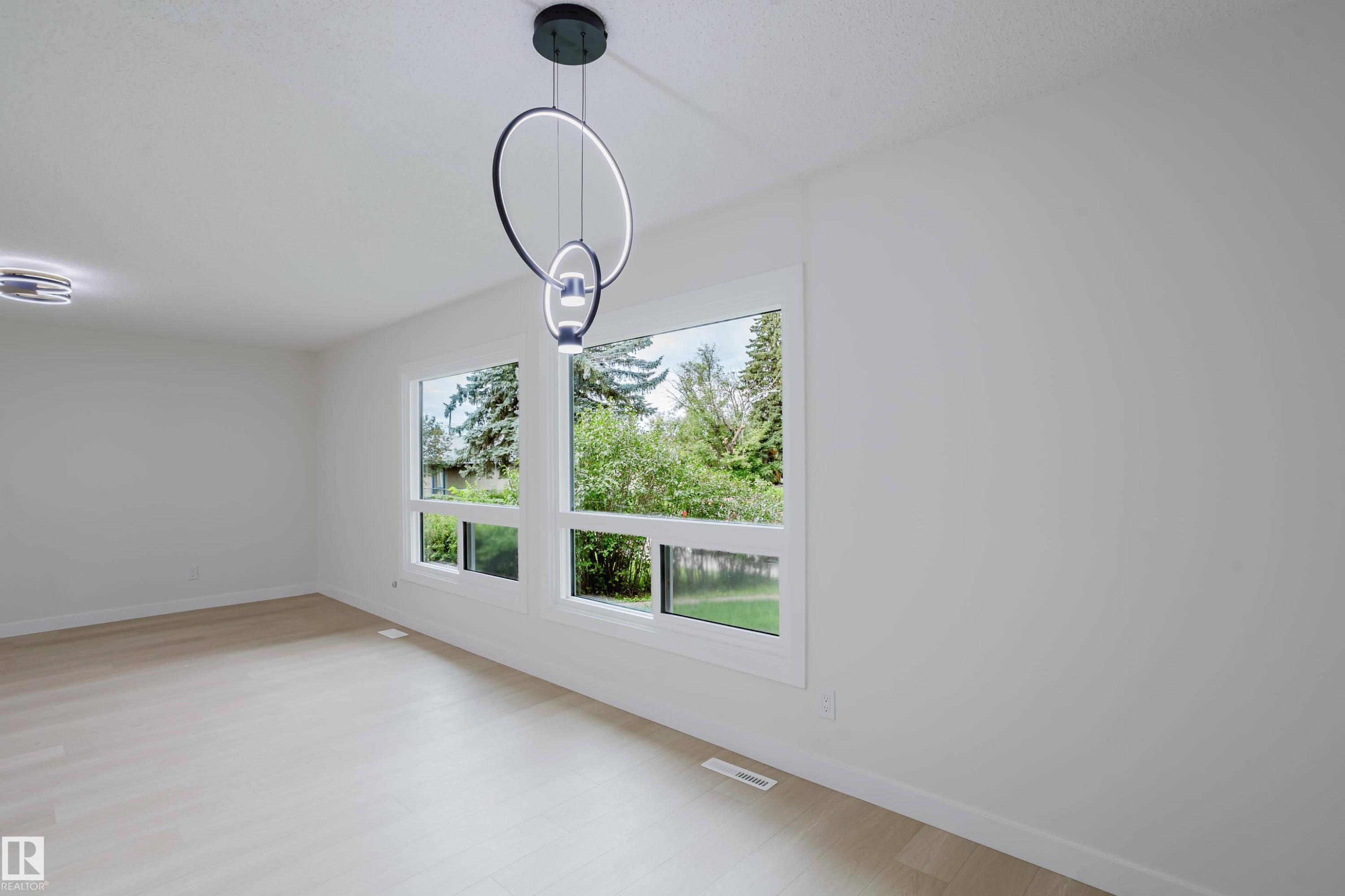 4103 111A Street Nw, Edmonton, AB - Indoor Photo Showing Other Room