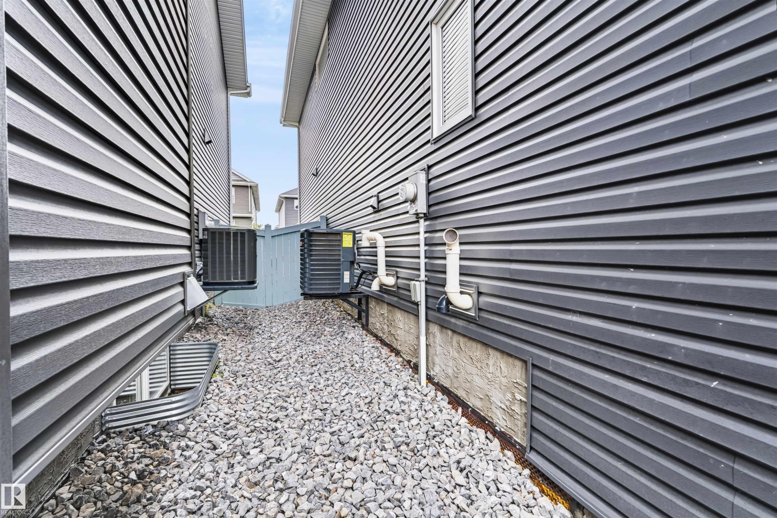 Additional content - 16327 17 Avenue Sw, Edmonton, AB - Outdoor