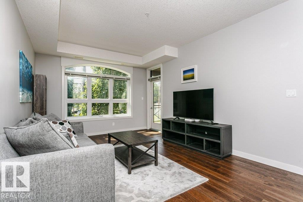 #209 10811 72 Av Nw, Edmonton, AB - Indoor Photo Showing Living Room