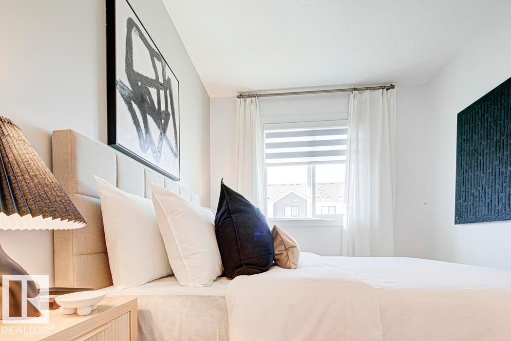 1621 210A Street Nw, Edmonton, AB - Indoor Photo Showing Bedroom